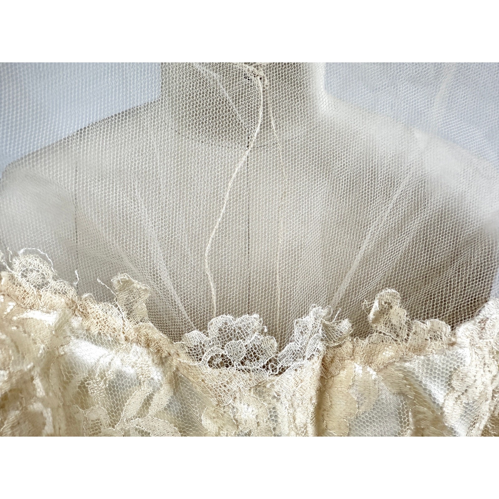 VTG 40s Hess Ivory Skinner Satin Wedding Gown Lace Illusion Yoke Train XS