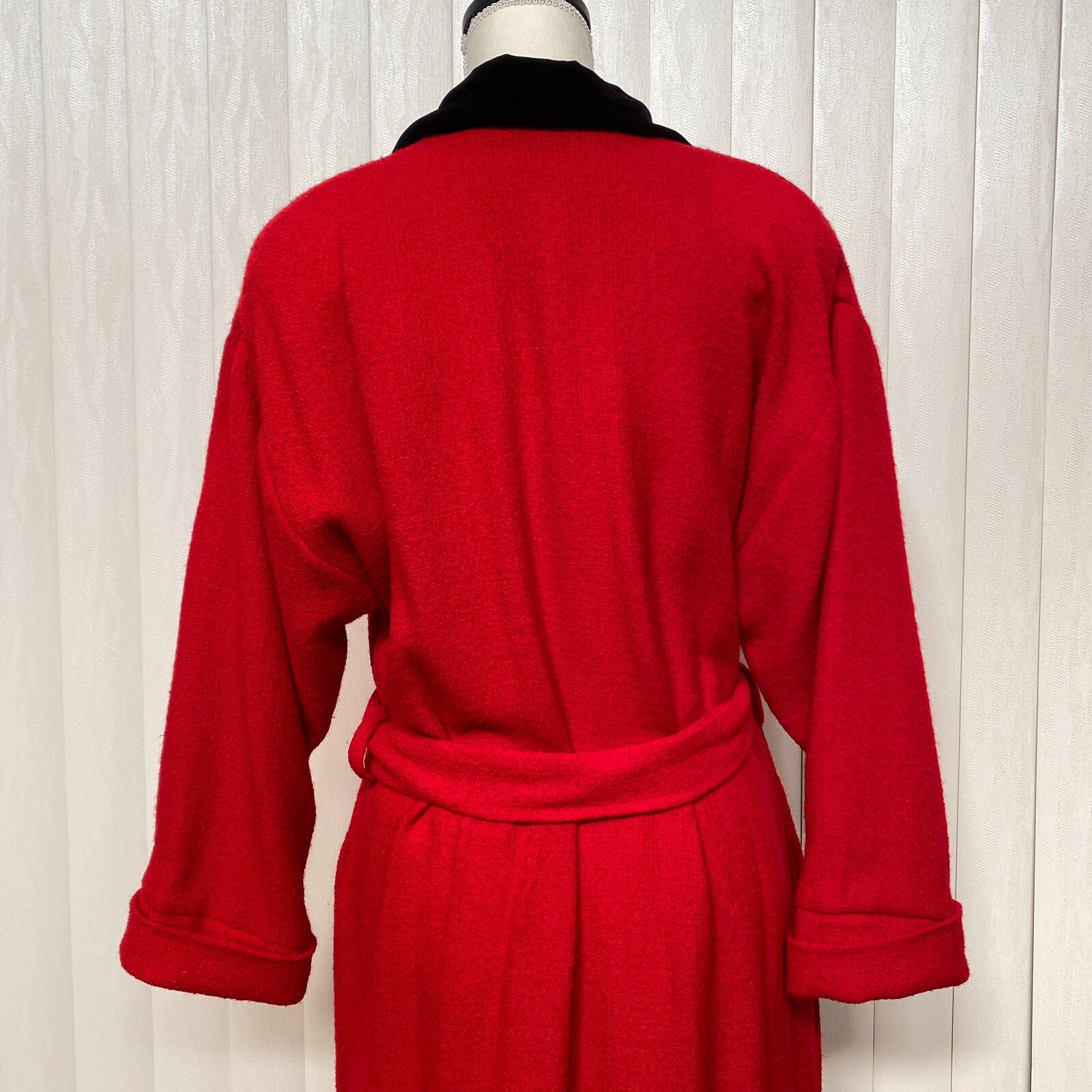 Valentino Intimo 100% Wool Red Robe Velvet Collar Lined Petite SAKS Vintage