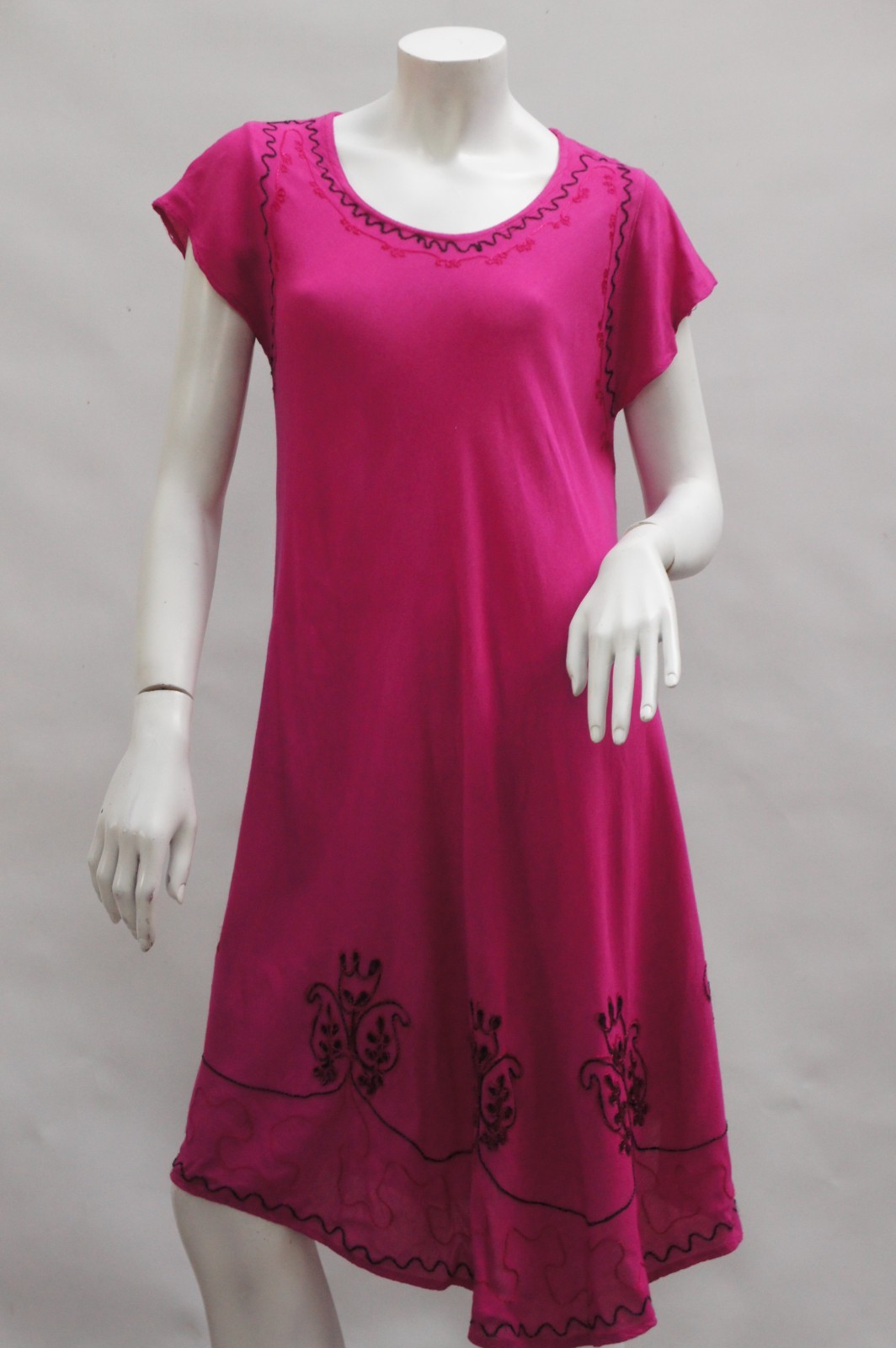 Vintage Embroidered Hot Pink Magenta Rayon Dress Size Large Bohio Hippie