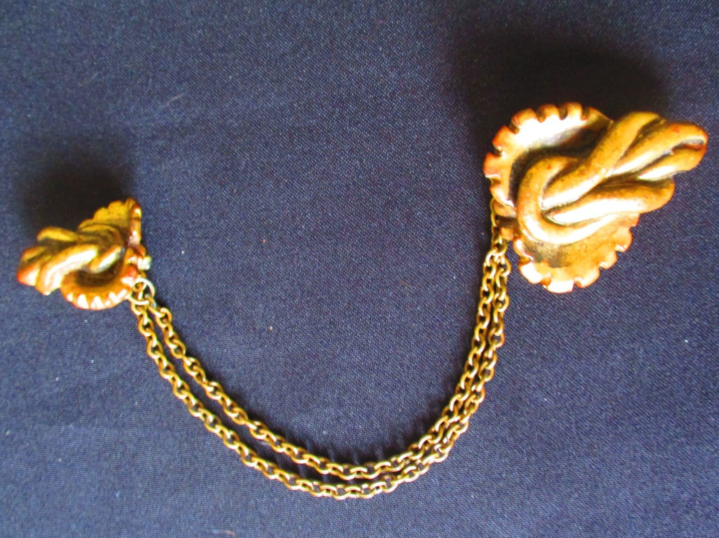 Vintage Gold Toned Leaf Shape Wooden Sweater Chain Pin On Elegant