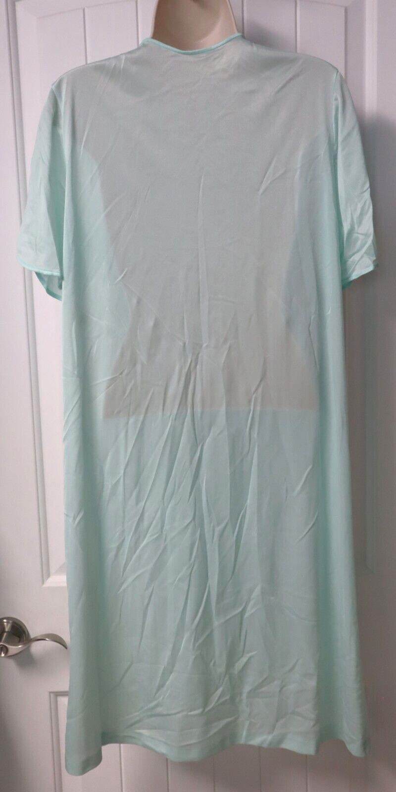 Vintage short sleeve embroidered mint green nightgown size M (check measurements