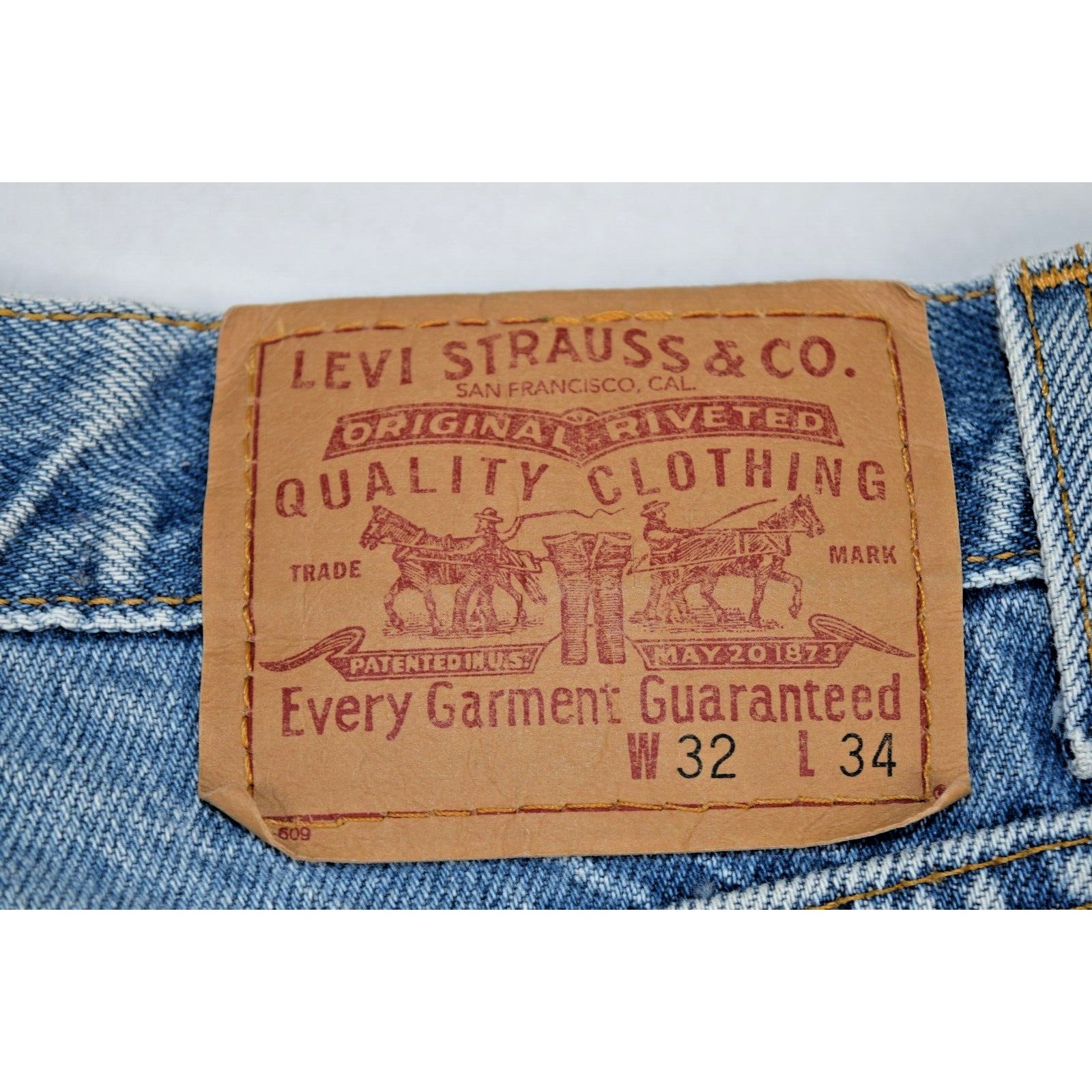 Vintage Levis Jeans 32 x 33 Y2K Blue Relaxed Fit Straight Leg Soft Fading c.2001