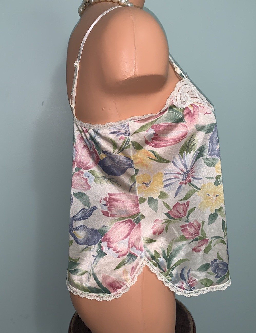 VTG Vanity Fair Glossy Floral Ivory Camisole Cami Top Nylon S 34 36