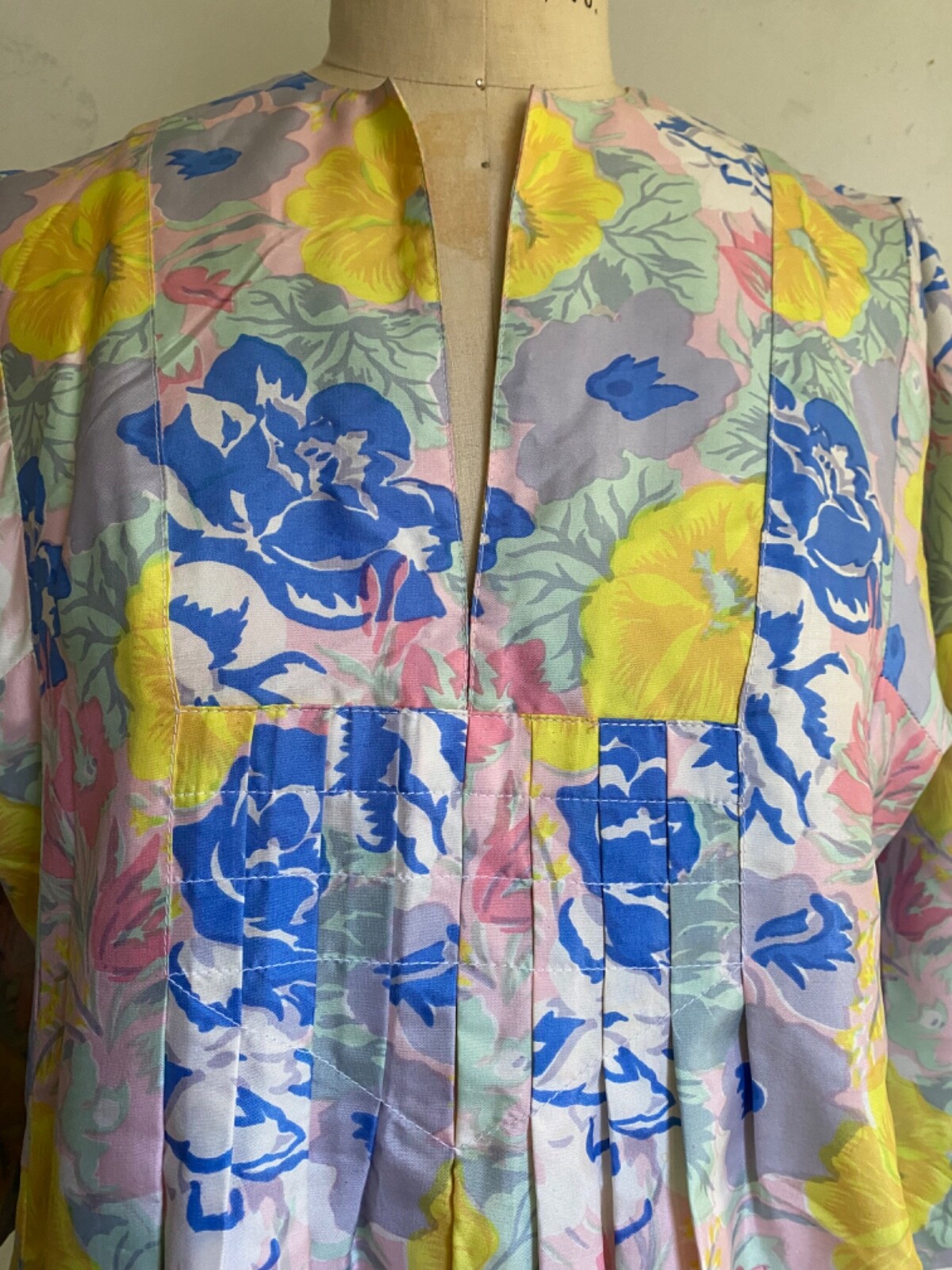Vintage 60s Siamese Trader Floral Thai Silk Dress Muumuu Caftan Pockets Size P