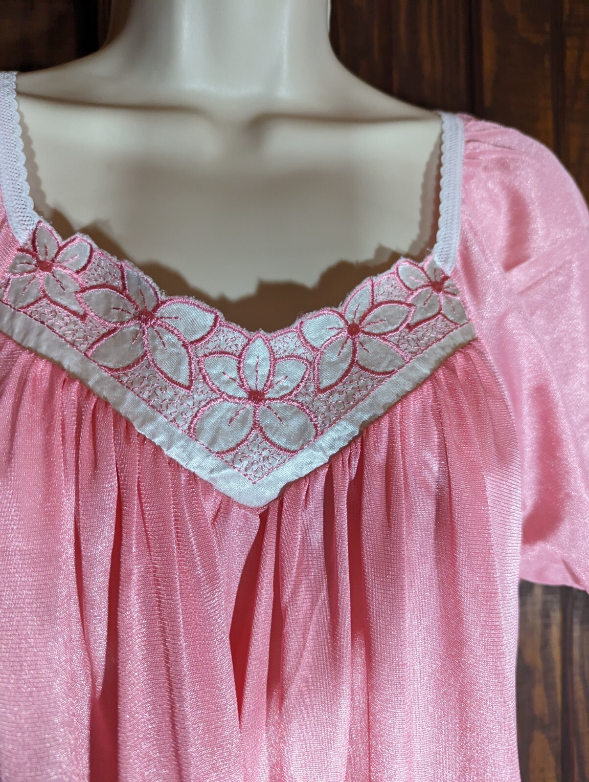 FINESSE VTG 90s Coral Nylon Gown Short Sleeve Embroidery MED