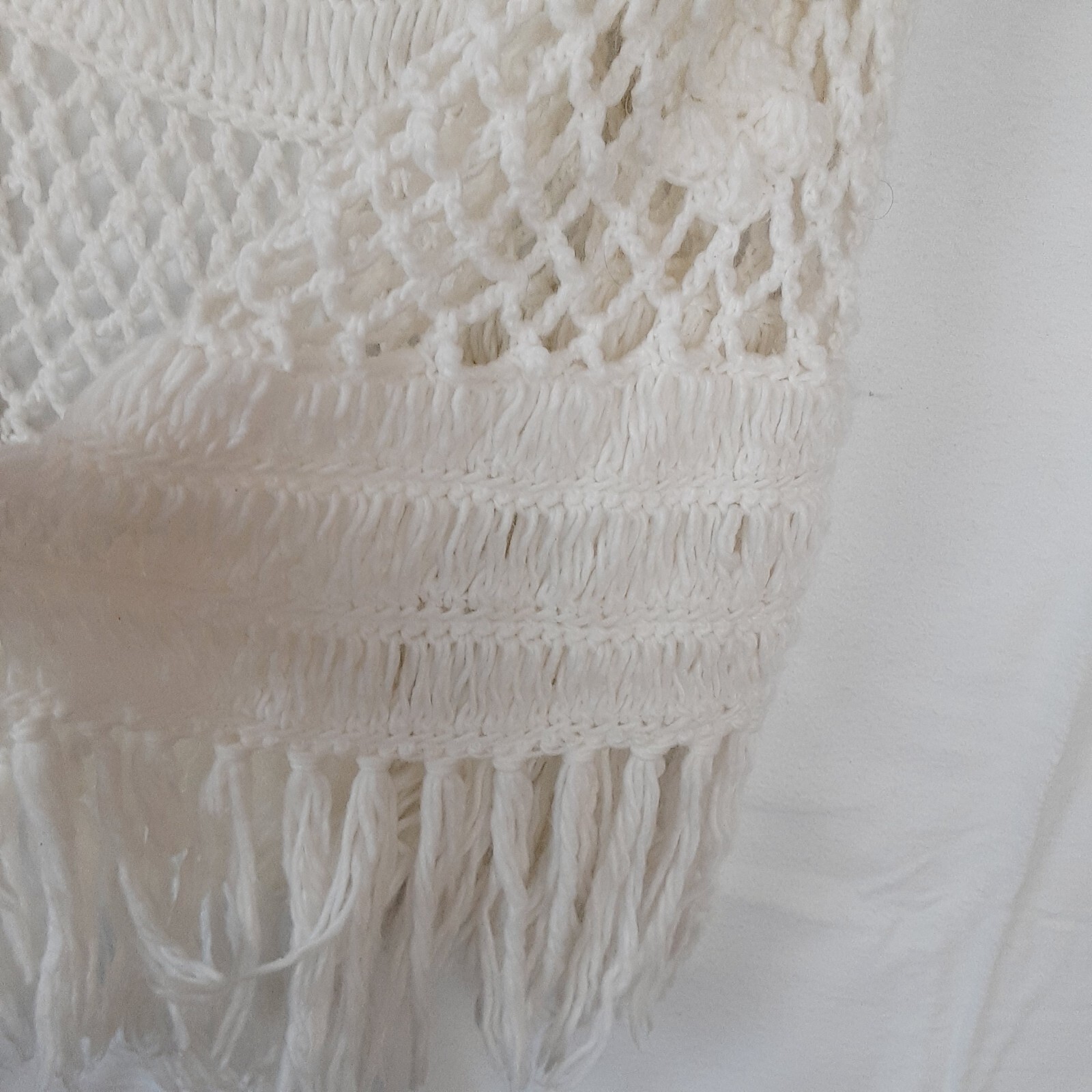 Celebritees by Desco Vintage Hand Crocheted Off White Sweater Shrug