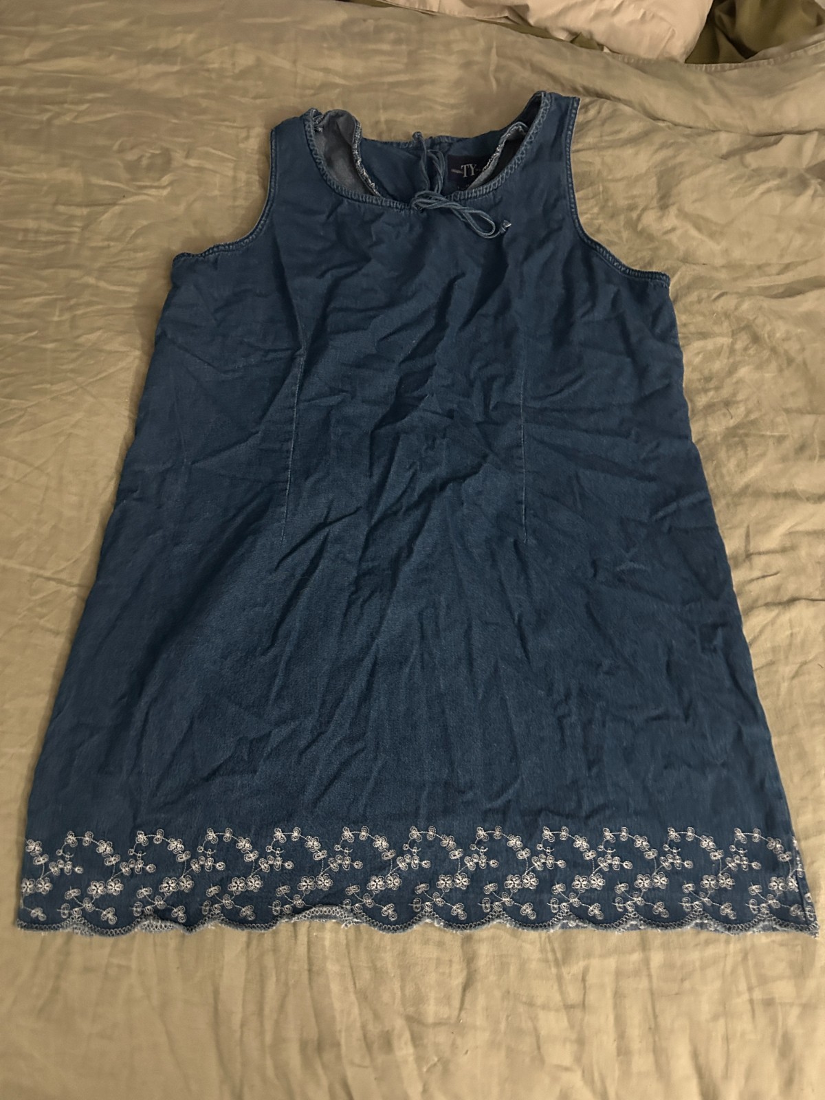 90’s vintage jean dress, floral embroidery, 2x, 100% cotton. Original TY wear.