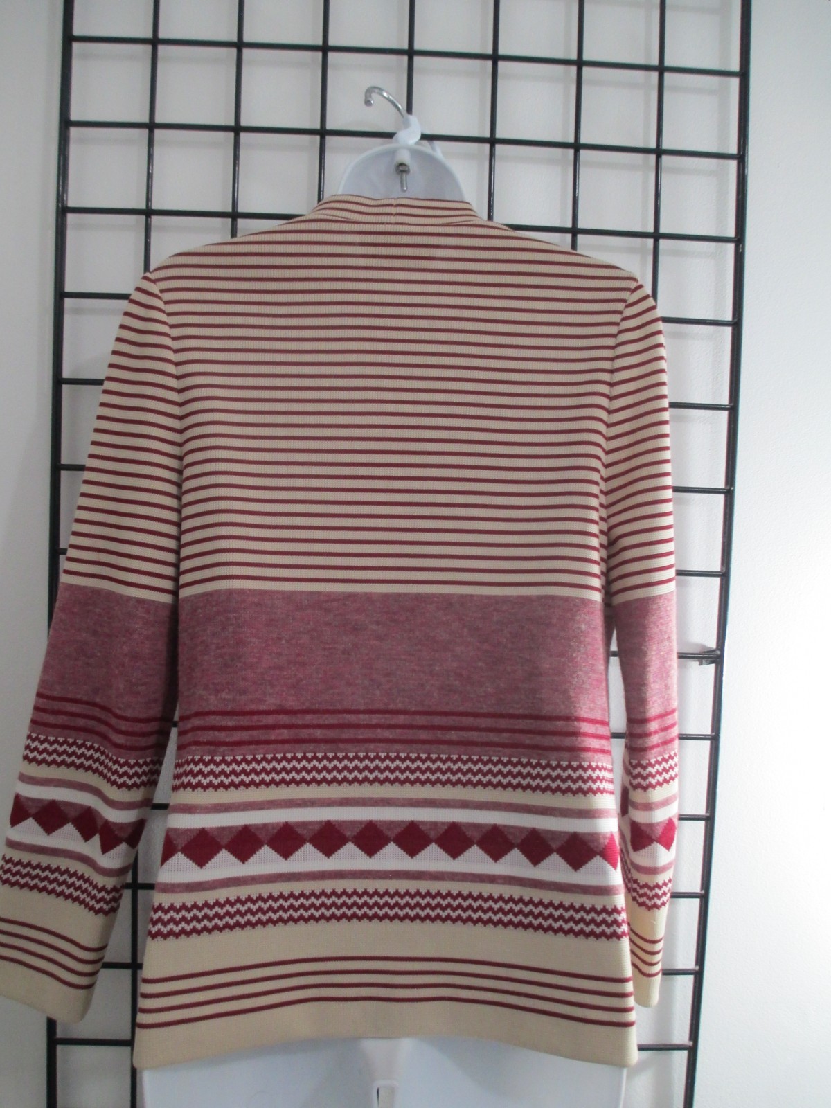VINTAGE JOE FRANK OF HOUSTON 🌸 SMALL / 36″ BUST==RED STRIPED CARDIGAN SWEATER