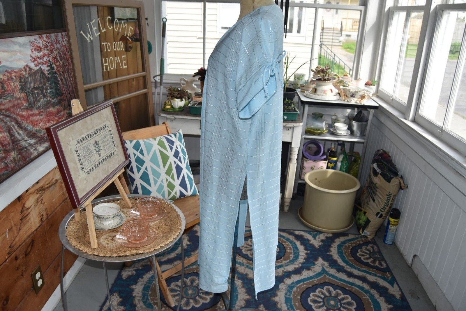 Vintage 1970s Robe Side Slits Tied Short Sleeves Blue In-Lay Pattern Size Medium