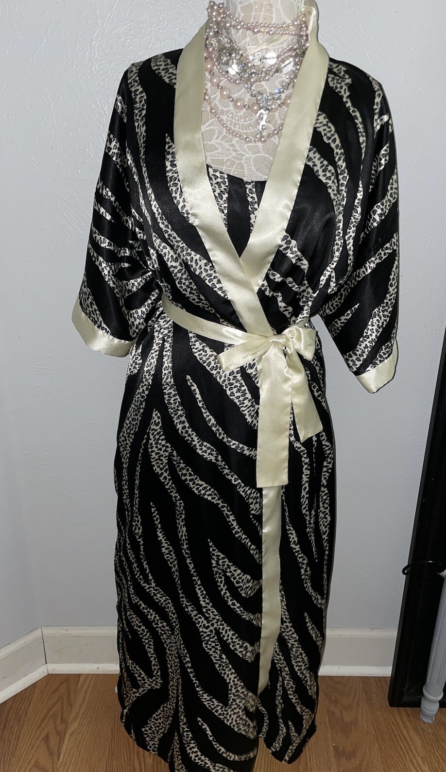 Contessa Di Roma M Peignior GOWN & ROBE 2pc Lot Woman’s Black White Satin Set