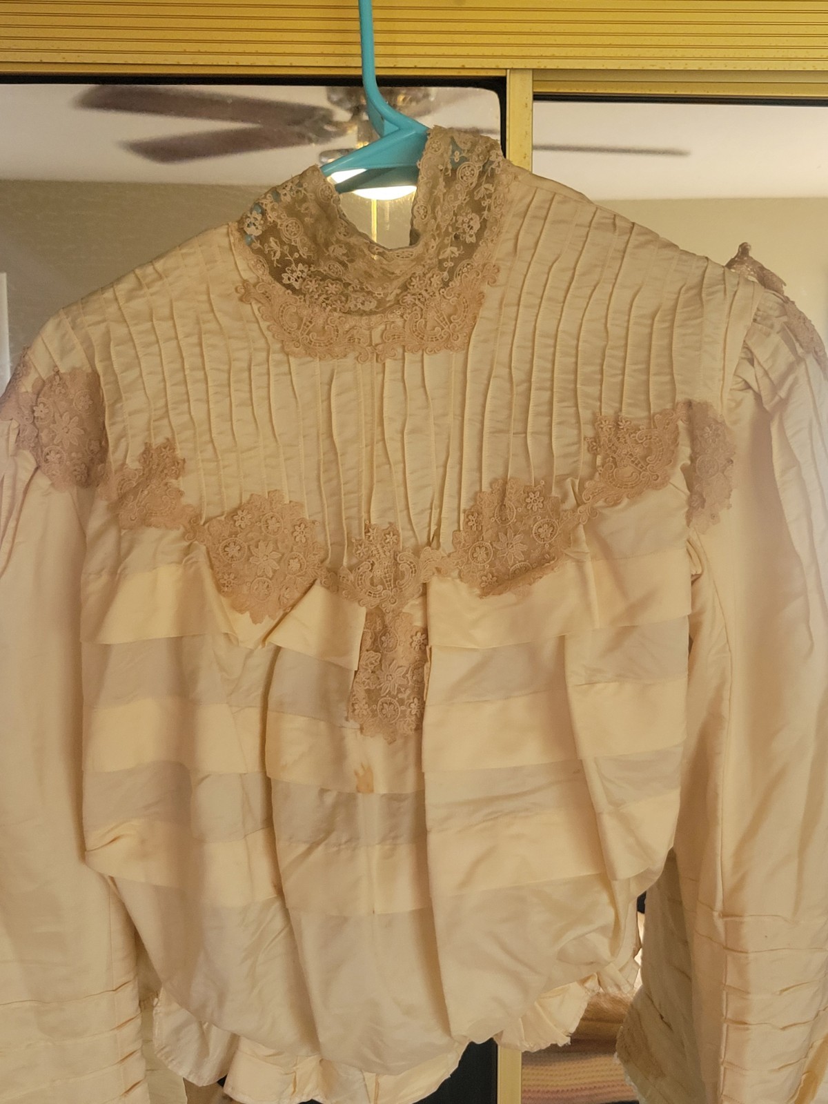 ANTIQUE EDWARDIAN BODICE TOP CREAM COLOR WITH LACE DETAILS AS IS COND XS
