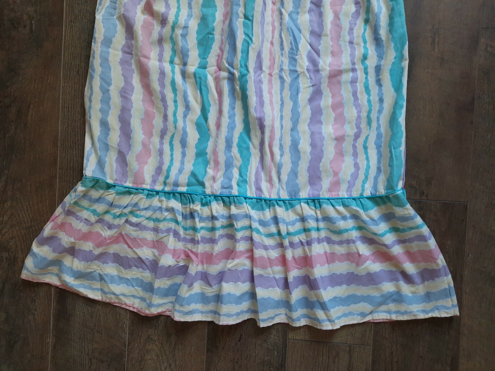 VTG TV Loungers Dress Muumuu Size M Sleeveless V-Neck Below Knee Ruffle Pocket