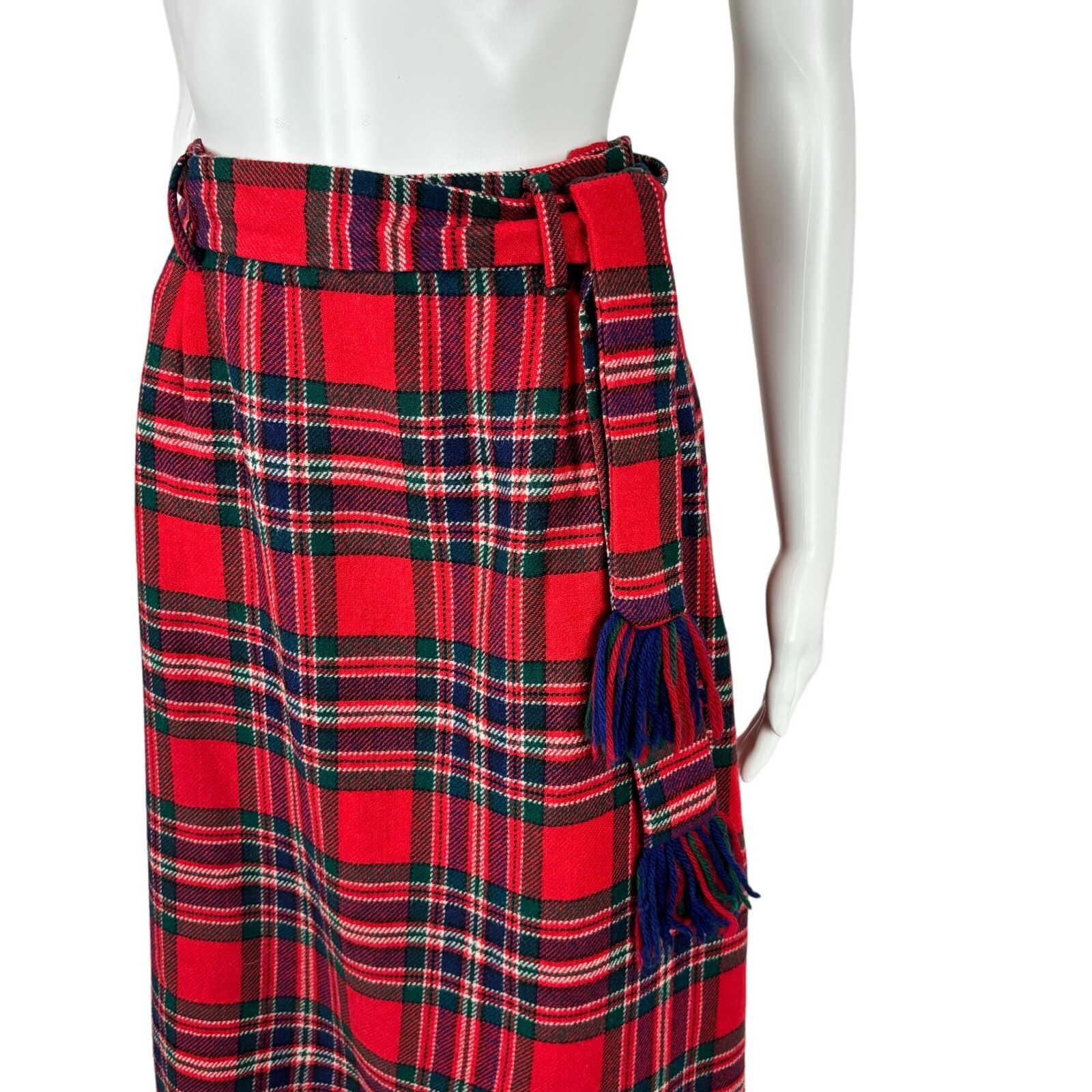 Vintage 70s Tartan Skirt Women’s XS Red Wool Plaid Fringe Belt Knee Length