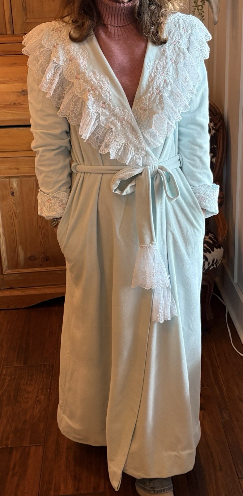 Vintage Vanity Fair Soft Sea Foam Embroidered Robe Ruffled Trim Belt Pockets M