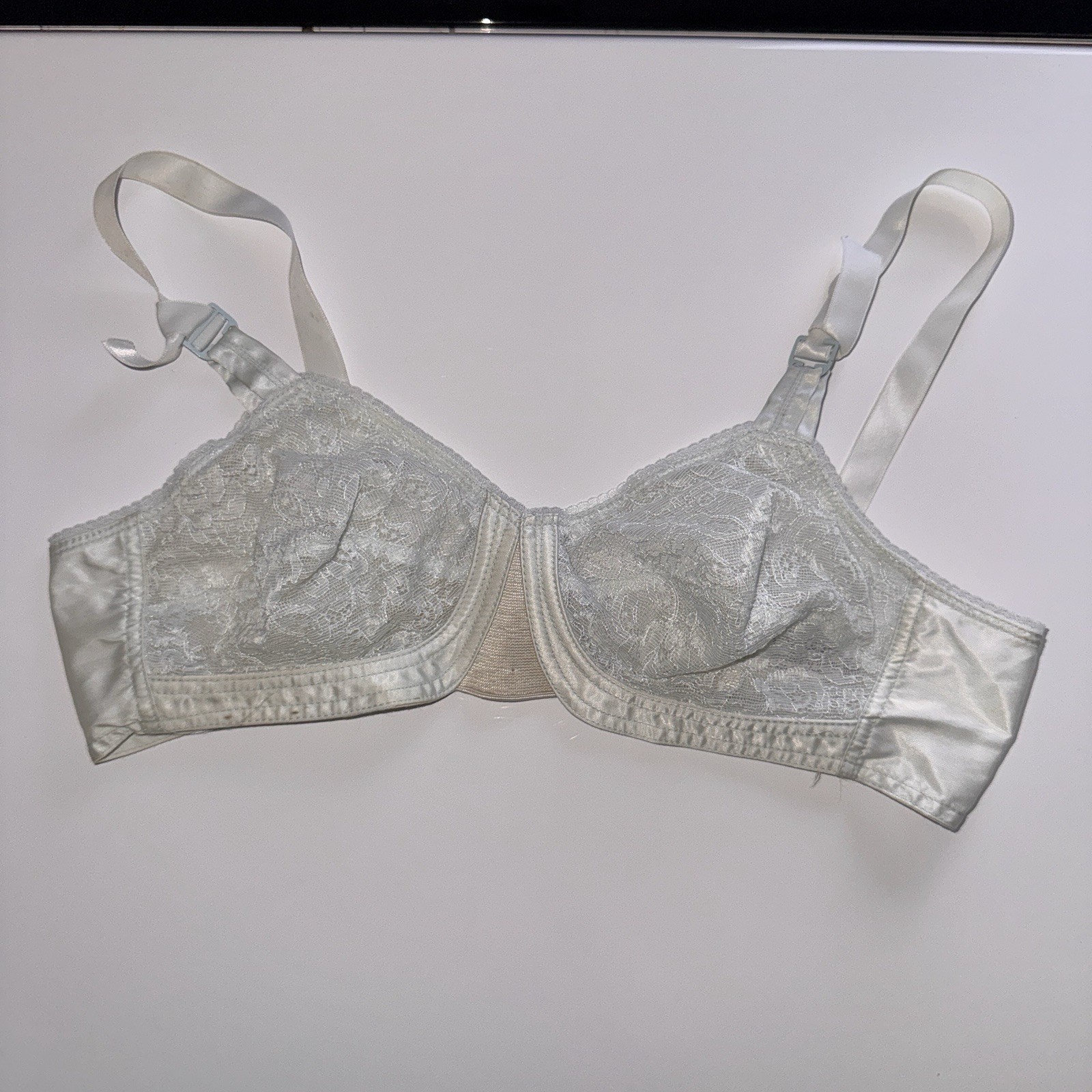 Vintage Pre-Lude Maidenform Bra – Icy Blue 32 (Antique Style Hook)