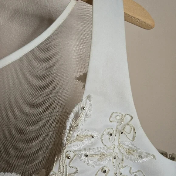 Moda Bella Vintage Off White Embroidered Gold Wedding Dress Gown with Train