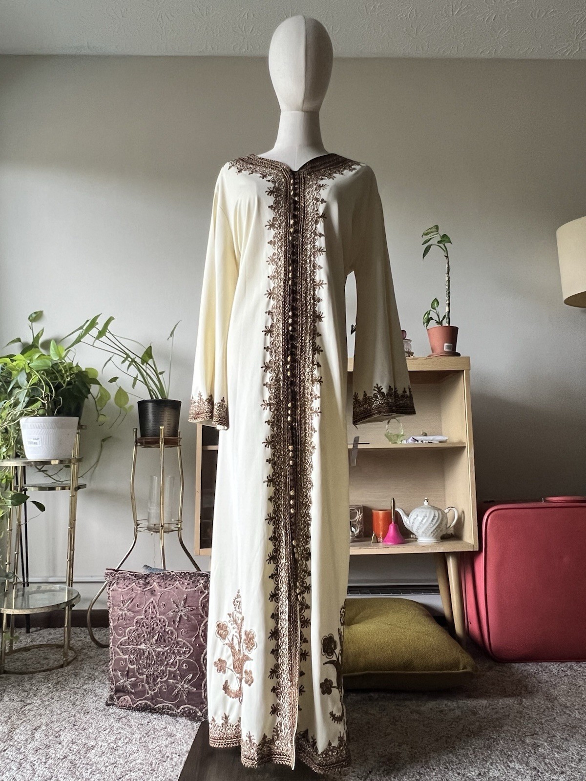 VTG Long Sleeve Kaftan Poly Crepe Button Loops Embroidery Ivory L/XL