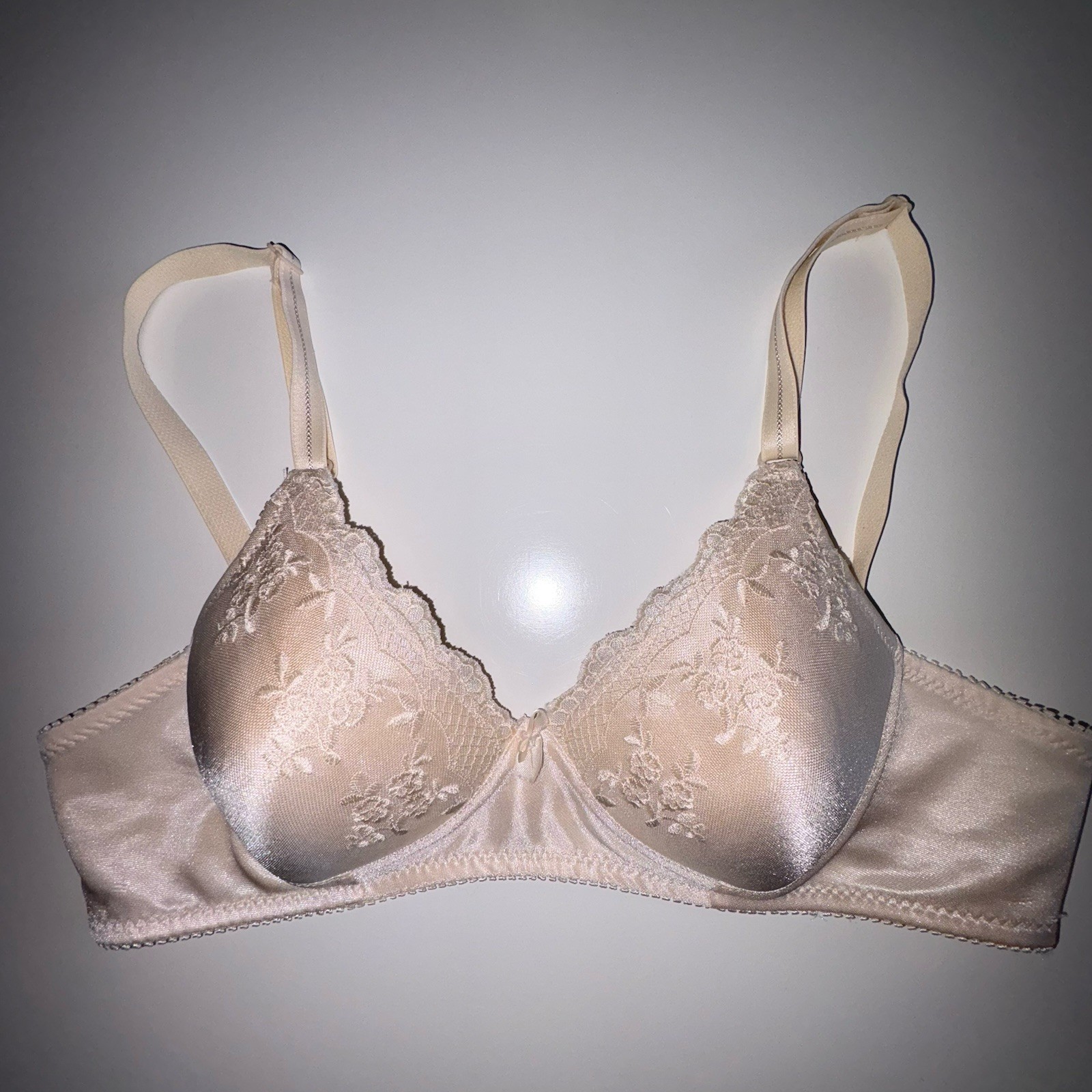 Vintage Bestform Bra Size 34A Ivory Floral Embroidered Wire Free Soft Lined Cups