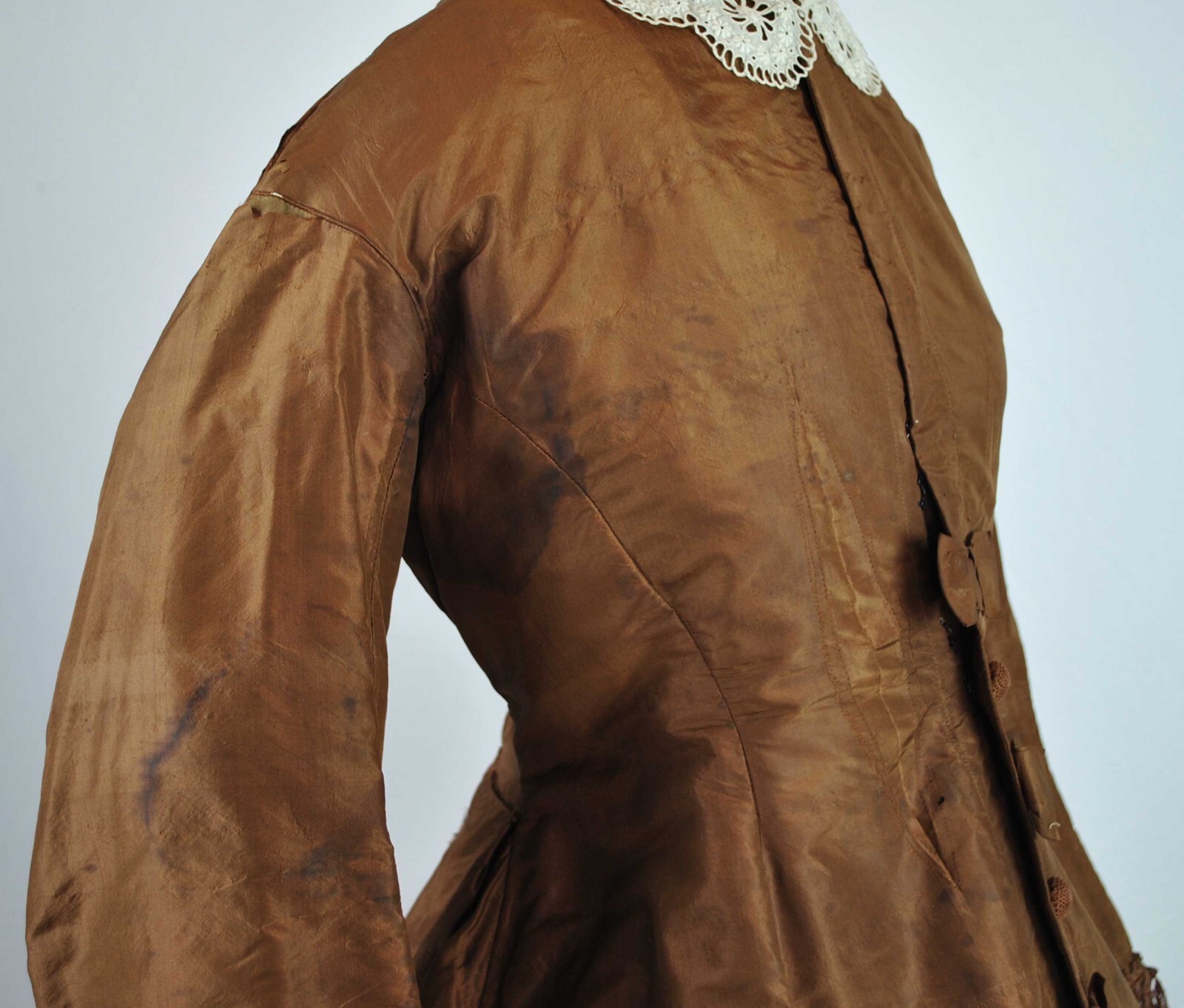 VICTORIAN COPPER COLORED SILK TAFFETA DAY DRESS, c1850s