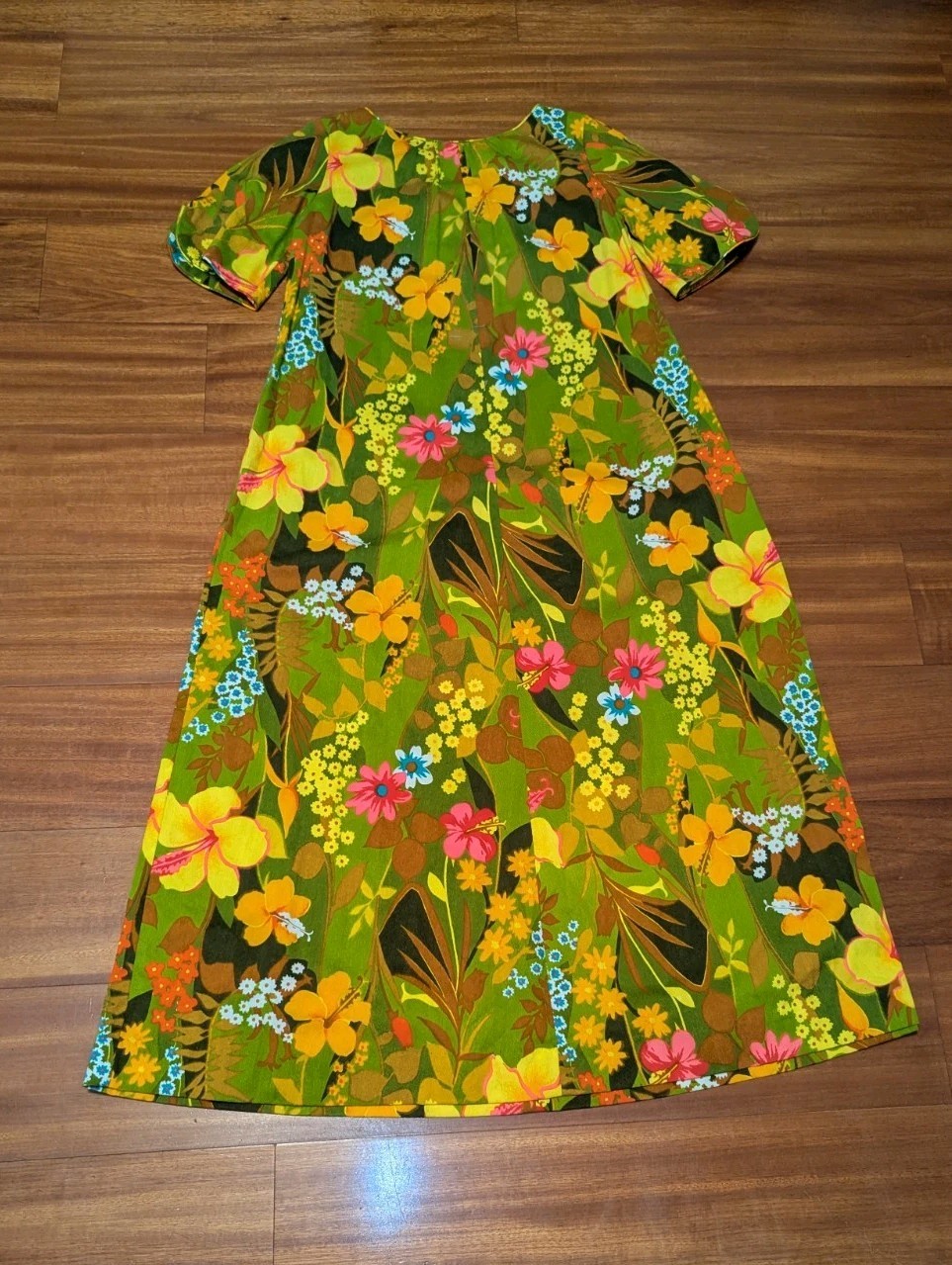 Vtg 60’s Reef Green Hawaiian flower Dress muu muu mod shift tropical Floral