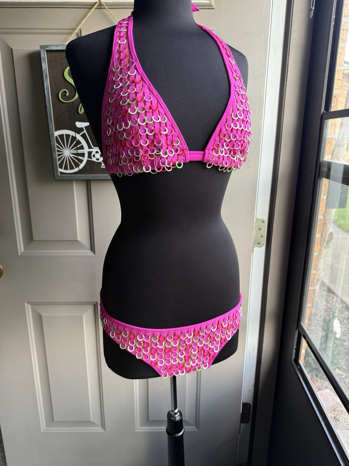 Vintage Y2K Rosa Chá hot pink colorful metal rings bikini, size large