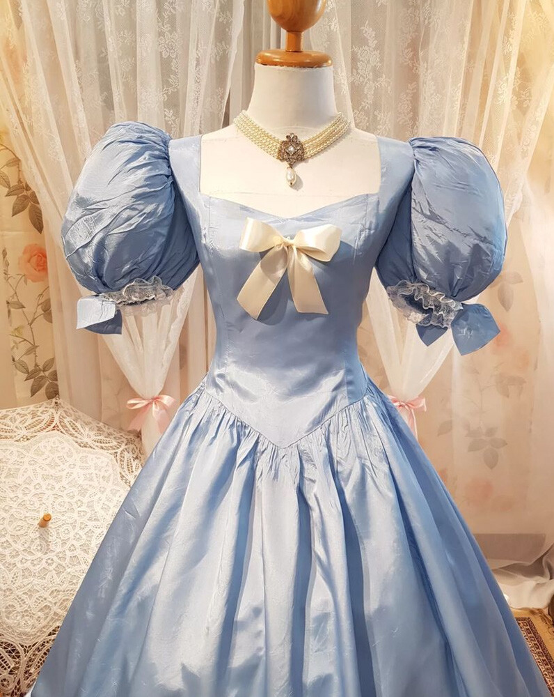 Vintage Blue Puff Sleeves Wedding Dresses Lace Appliques Satin Bridal Ball Gowns