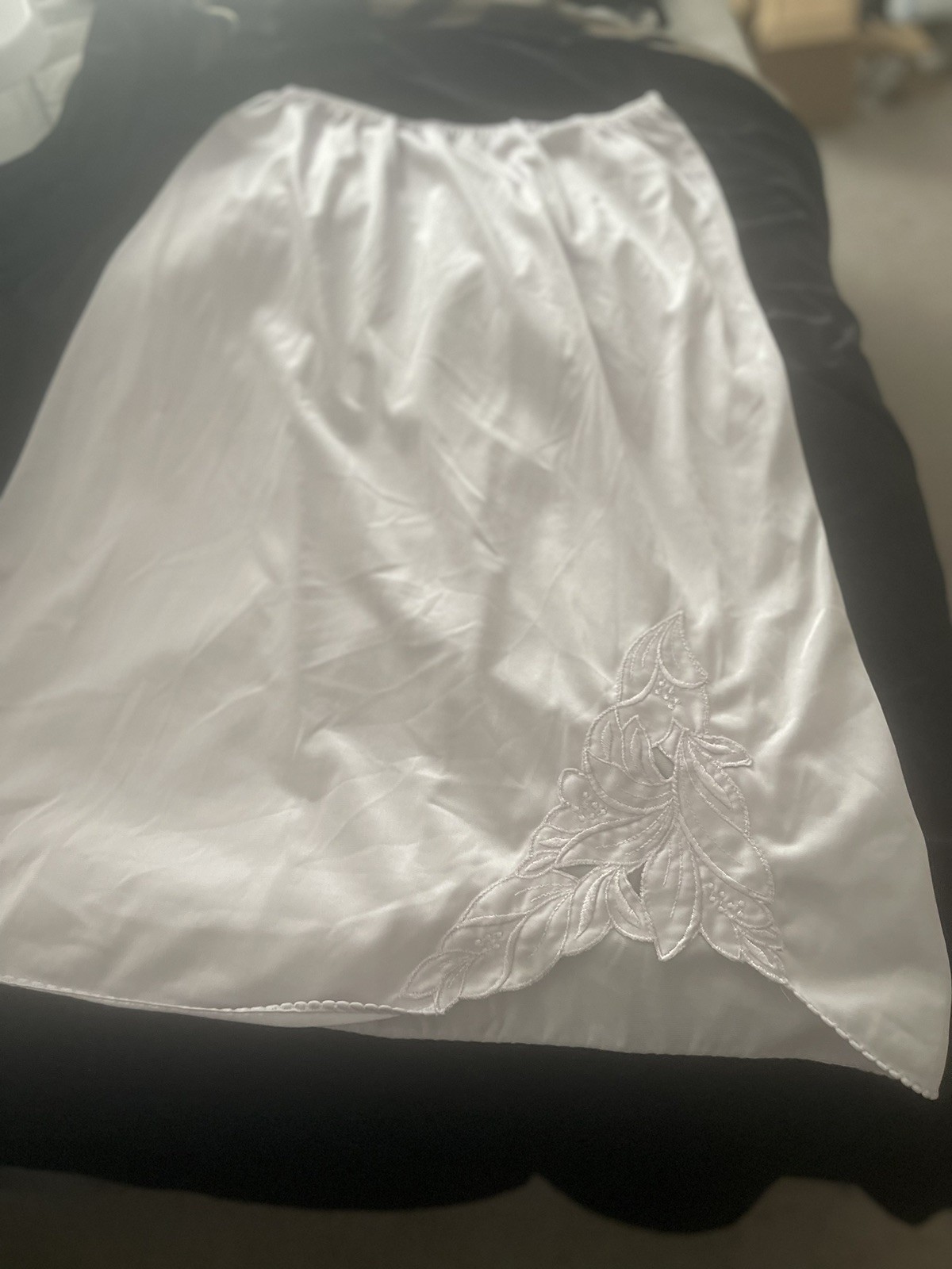 Vanity Fair Vtg S DuPont Nylon Half Slip Lavender Satin Embellished Split