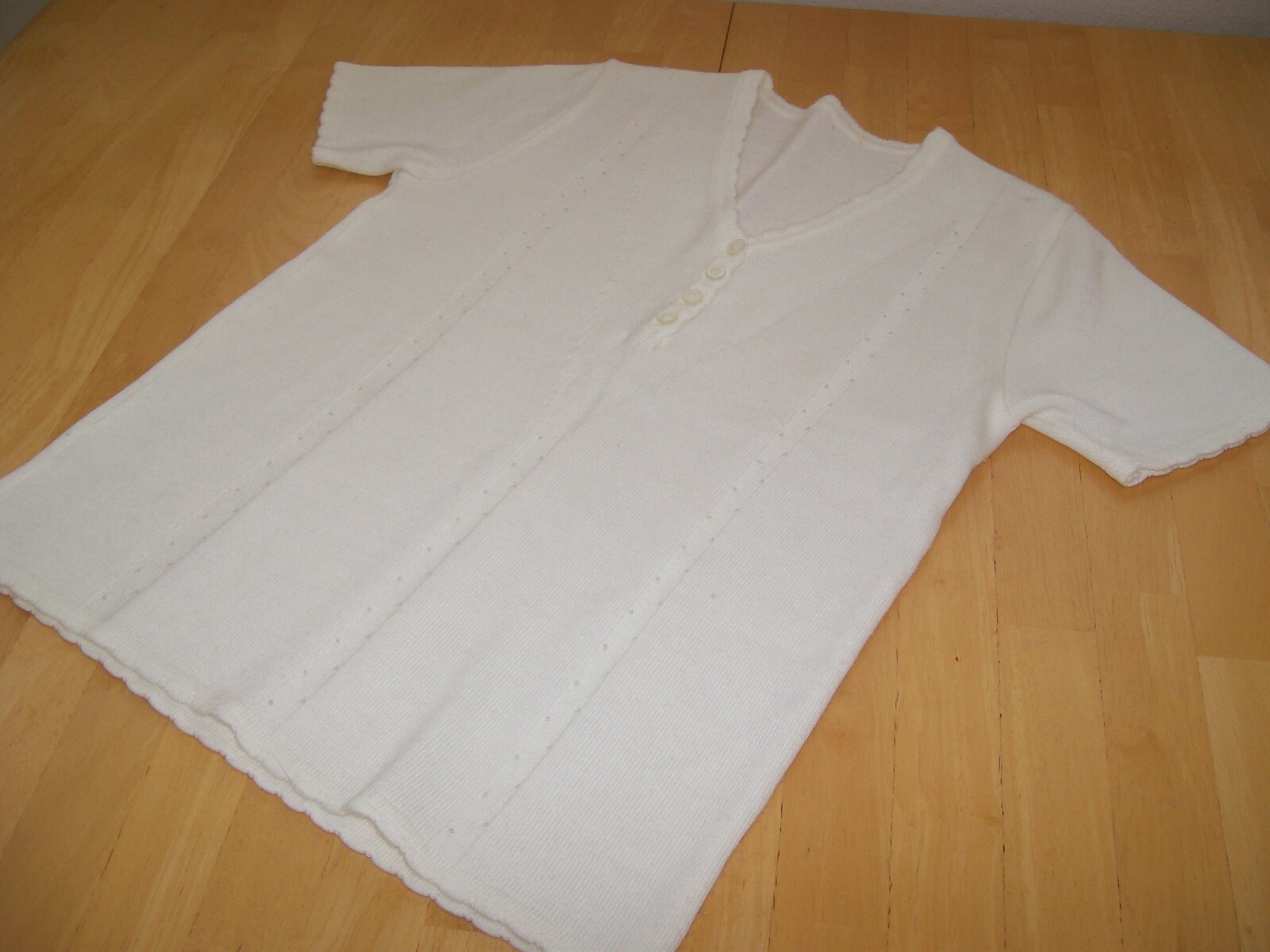 True Vintage 1980’s Ivory Button Collar Lightweight Knit Sweater Small VTG