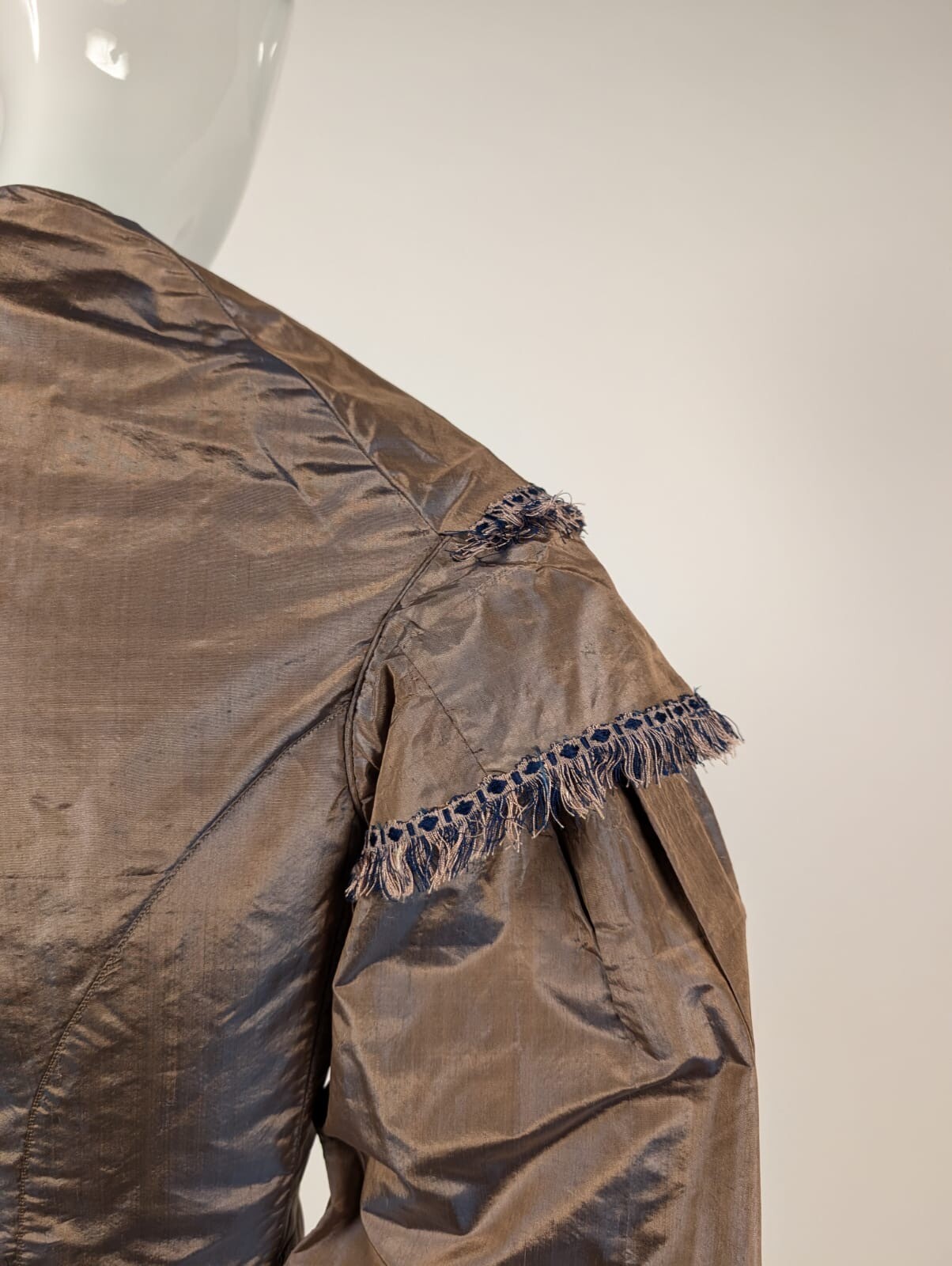 1850’S CHANGEABLE SILK TAFFETA JACKET W FRINGE + PUFF SLEEVES