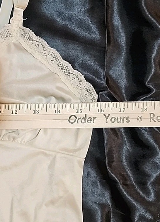 Vintage DuPont Antron III Nylon Lace Full Slip sz 34 Anti Static Cling Cream R3