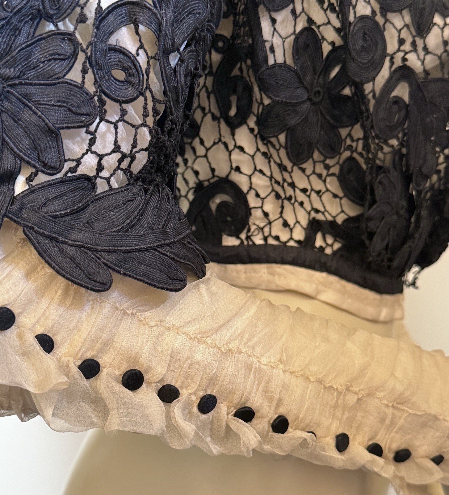 ANTIQUE BELLE EPOQUE GRAPHIC HAND TAPE LACE BODICE BEAUTIFUL DETAILS