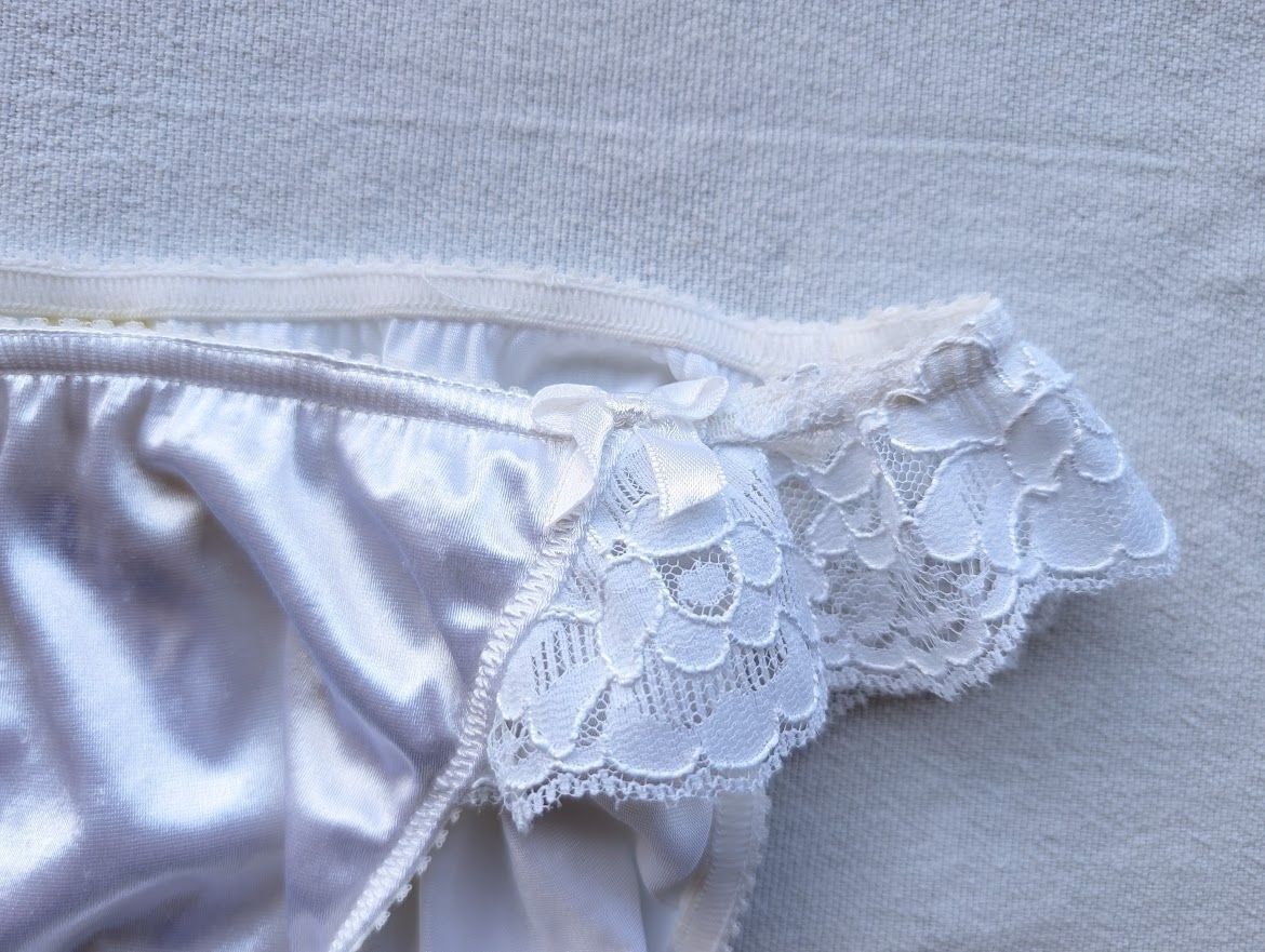 Victoria’s Secret Second Skin Panties Size S/5 Vintage Gold Label Bridal String