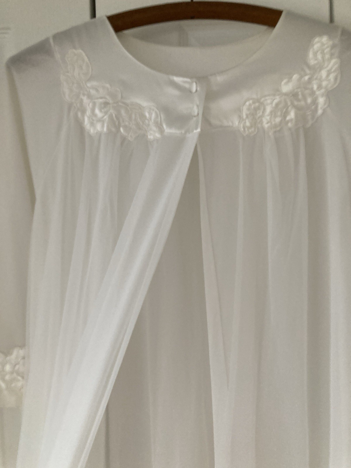 Vintage 1960’s Gossard Artemis Cream Nylon Chiffon Peignoir Robe Medium USA