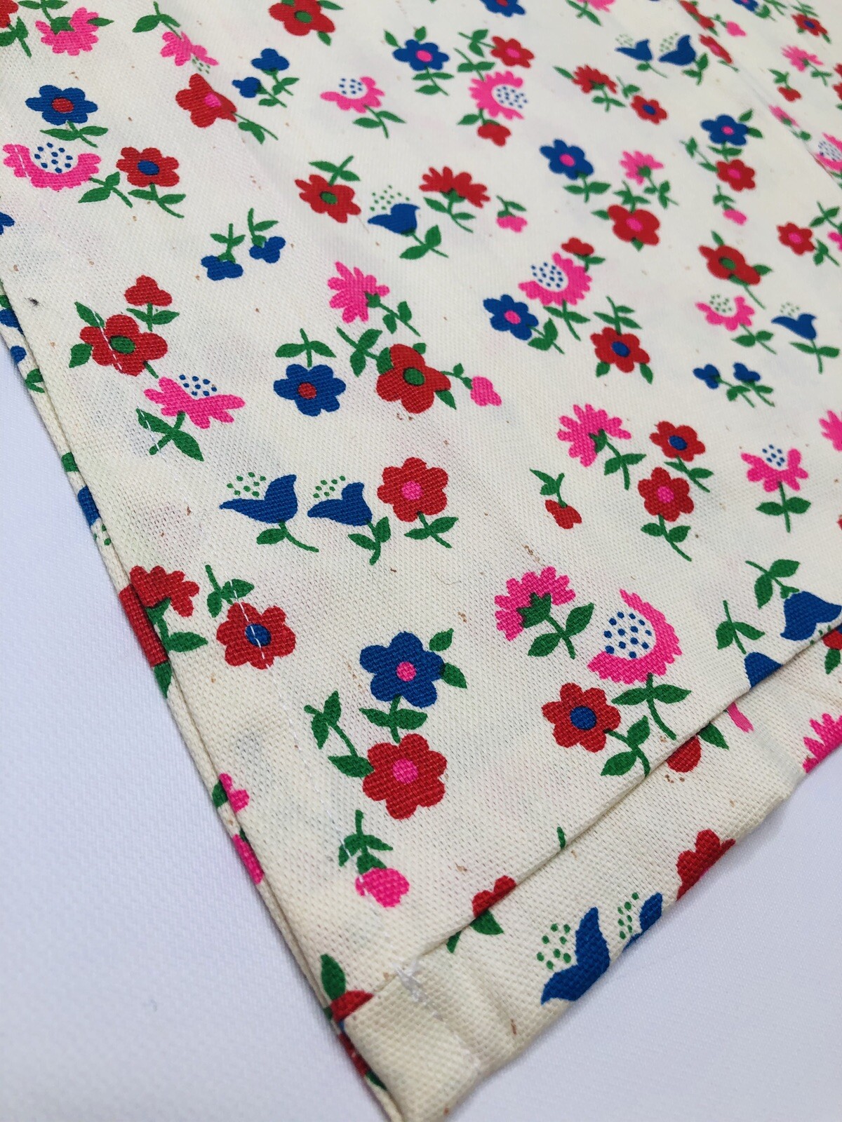 VTG 60’s Womens Pants Culottes Cream w/ Vibrant Flower Power Print