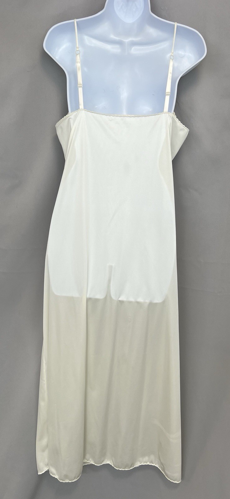 Vanity Fair Ladies Ivory Night Gown Size 38 Spaghetti Straps Nylon 32” / 44