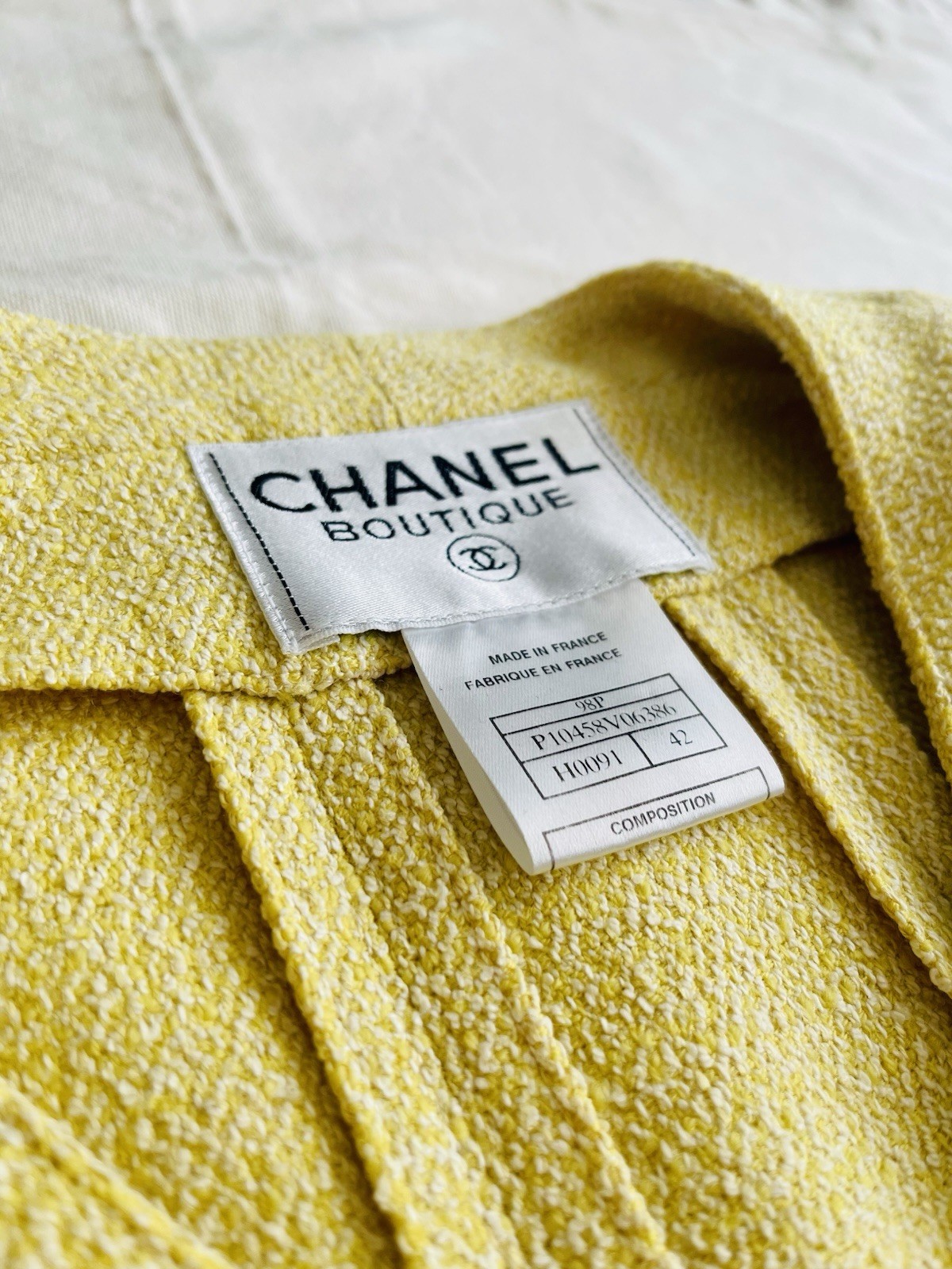 CHANEL Boutique Tweed Jacket Gold Buttons Gold Chain FR42 Authentic