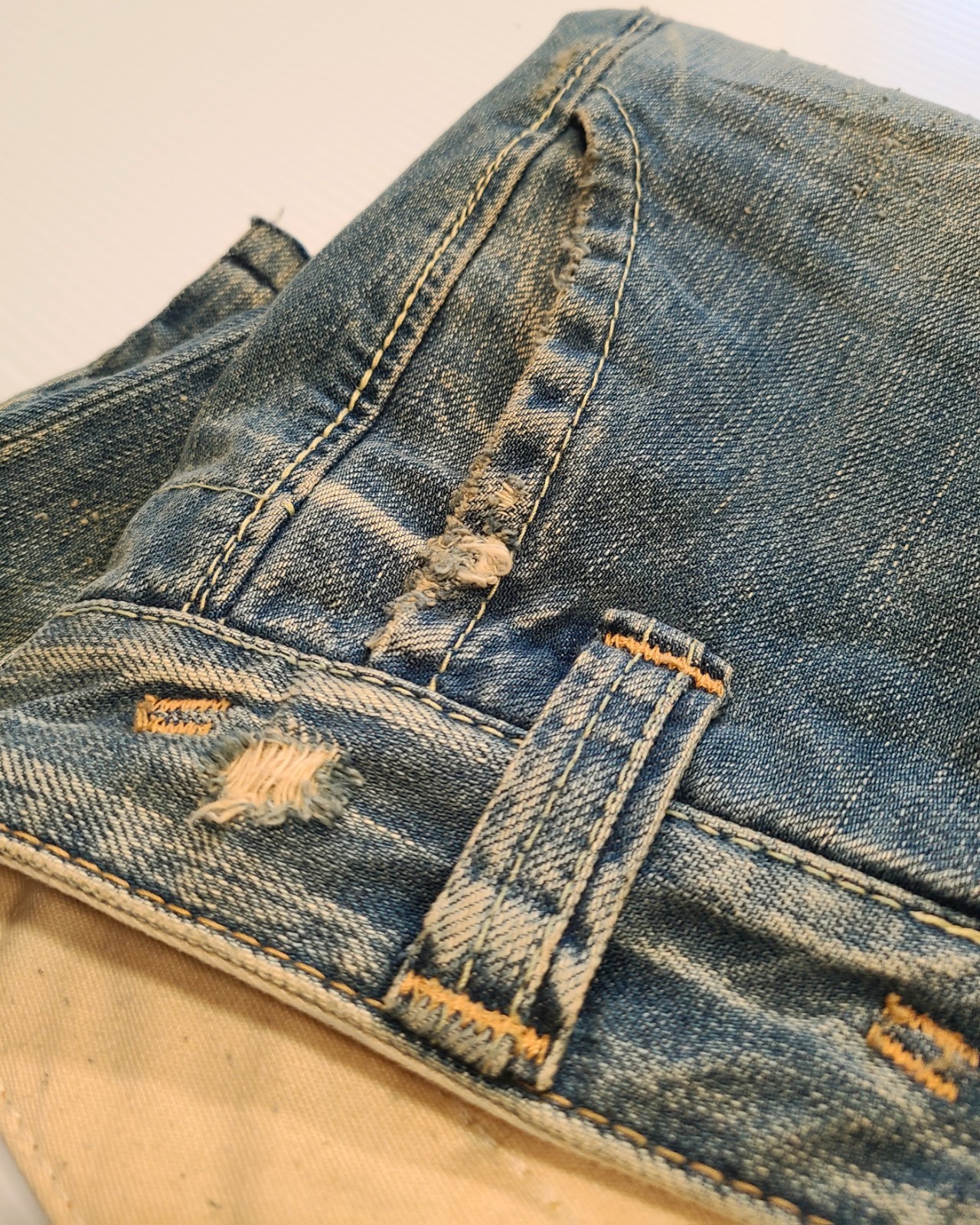 HTC Hollywood Trading Company Vintage Jeans, Made in Italy, sz 26, Distressed