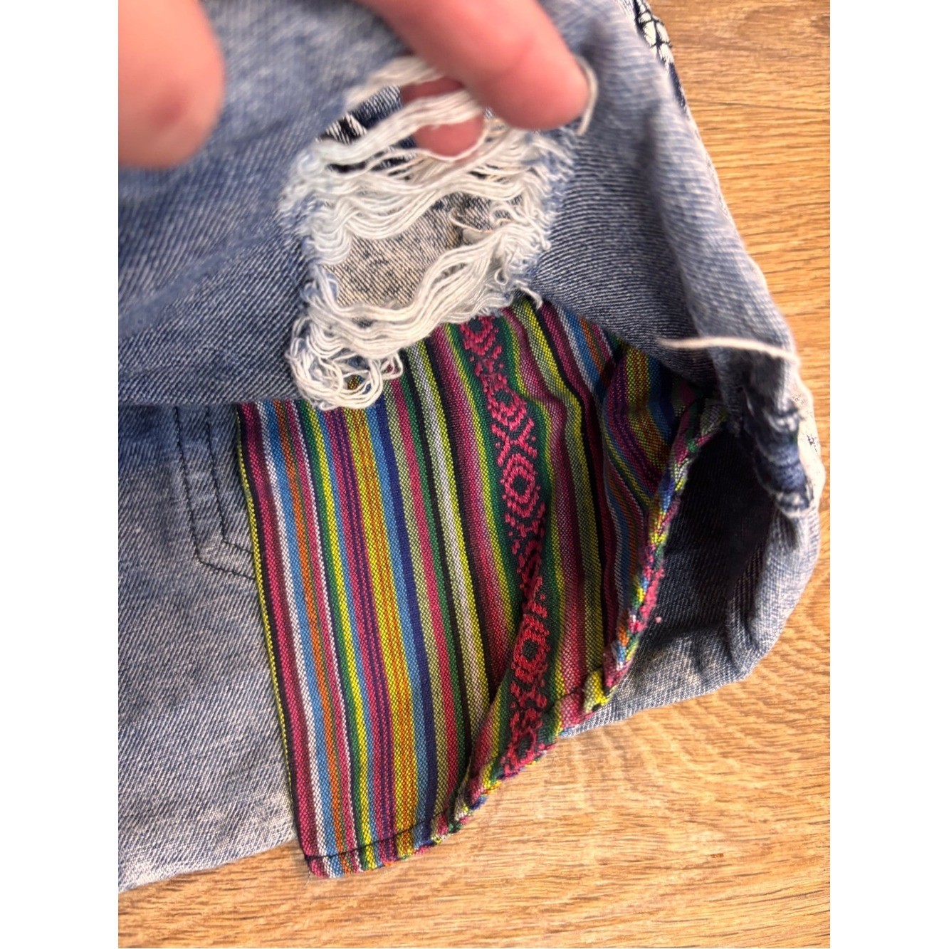Forever 21 Acid Wash Blue Distressed Denim Shorts Size 30 Boho Tribal Pocket