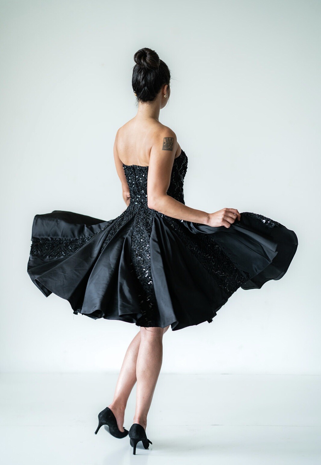 Elegant 1980’s Black Sequin & Ribbon Strapless Dress, XS/S