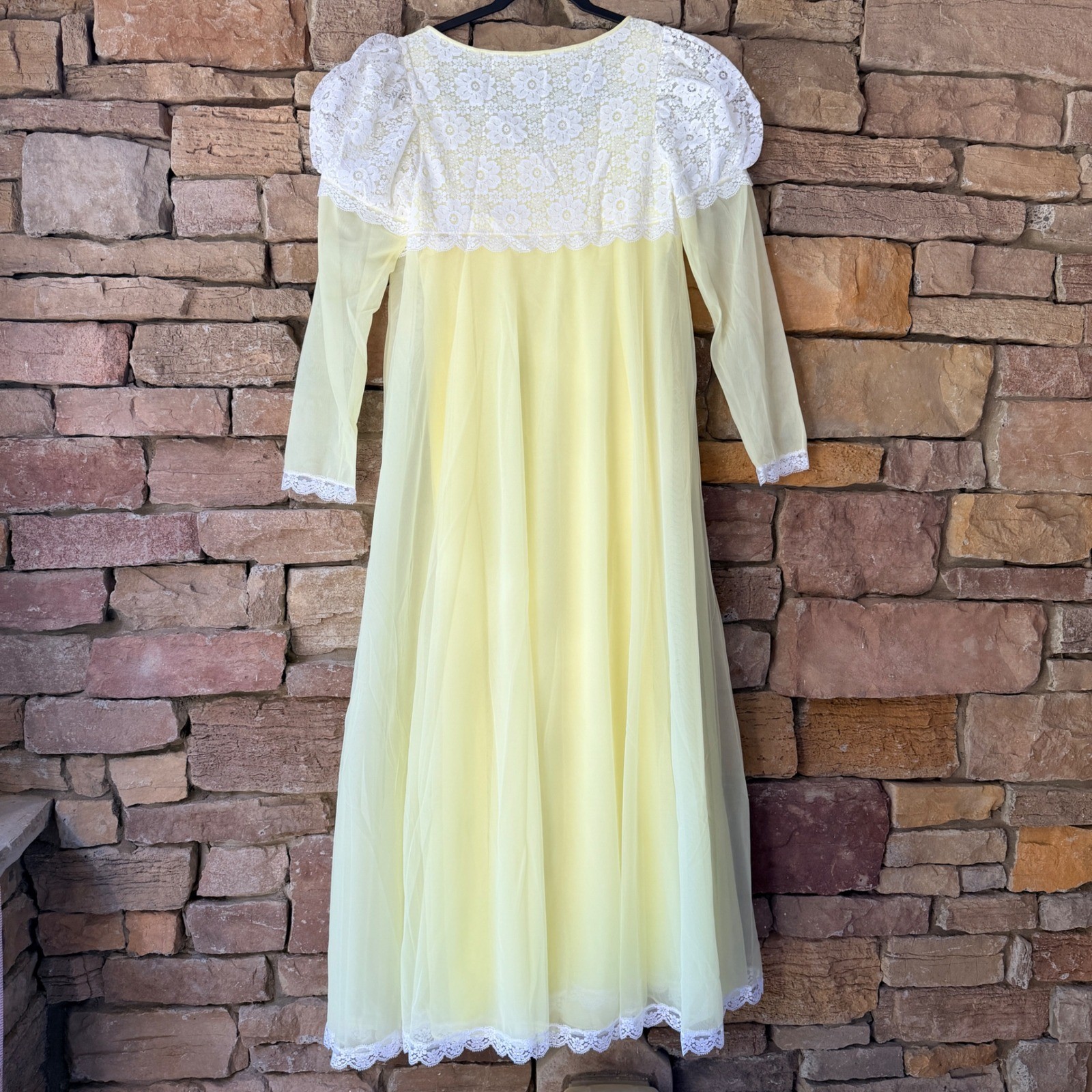 Vintage Warner’s Womens 2PC MAXI Nightgown and Robe Yellow Lace SET Coquette