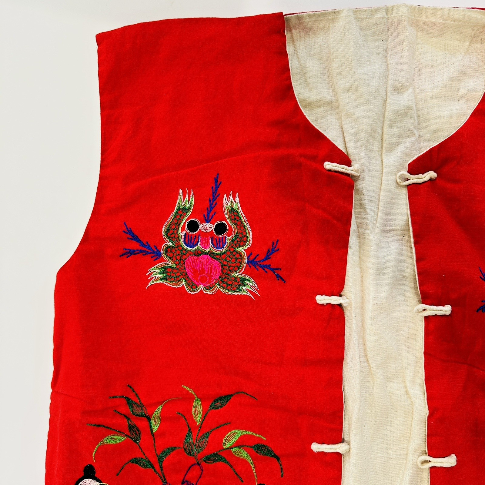Vintage Embroidered Asian Vest Dragon Panda Frog Chinese Beautiful
