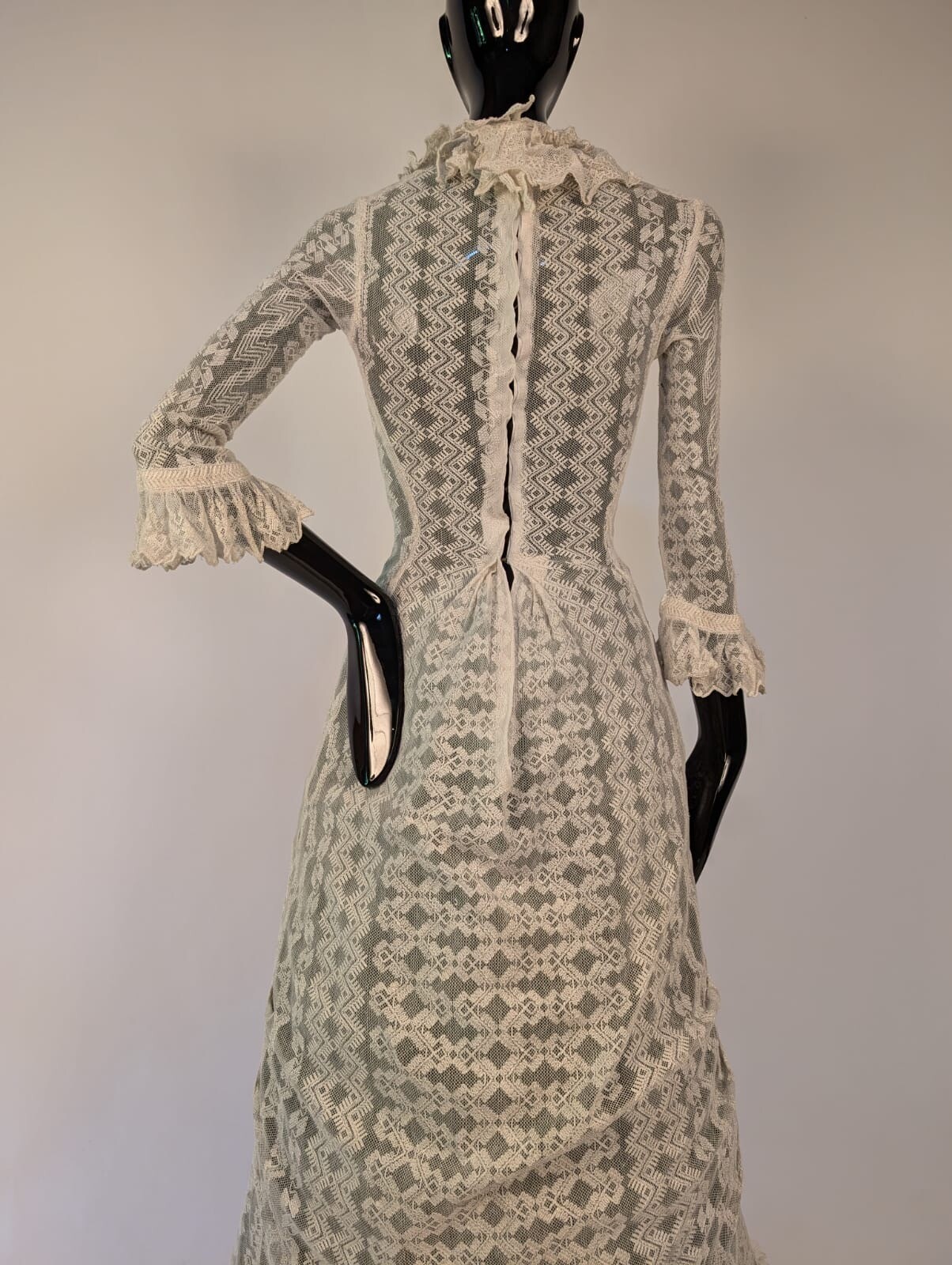 ANTIQUE VICTORIAN 19TH C PRINCESS STYLE LACE BUSTLE DRESS W RUFFLES