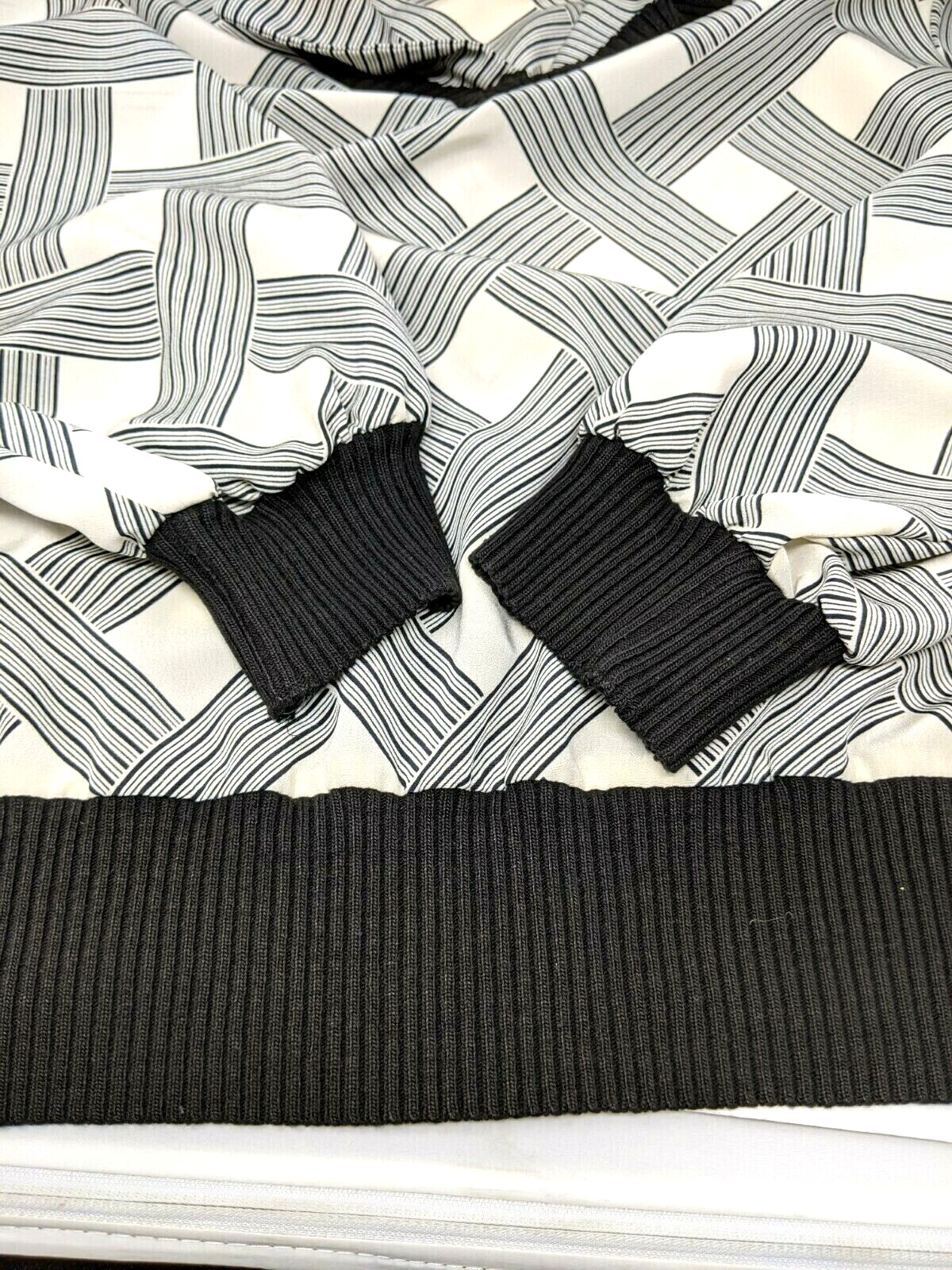 Vintage 70s Pullover Blouse Banded Hem Leslie Fay 10P Black White Blouson Mod