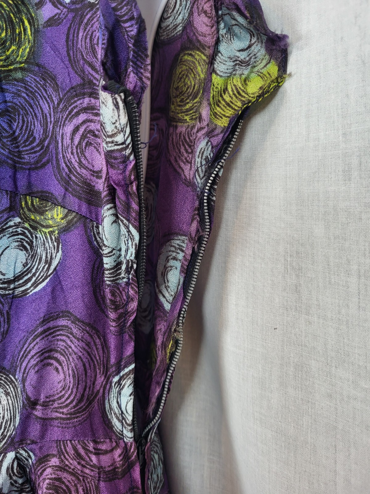 1970s Psychedelic Dress Size S/M Purple Summer Spring Vintage Timeless Classic