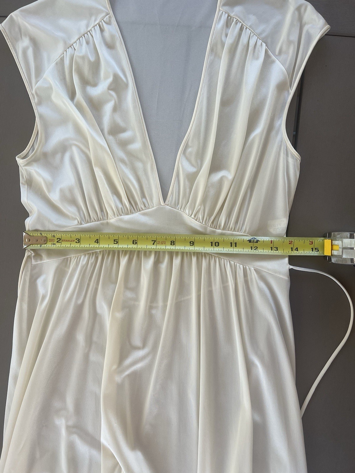 VTG Vanity fair chemise Size 34 Empire Waist Deep V-Neckline In Ivory, wedding