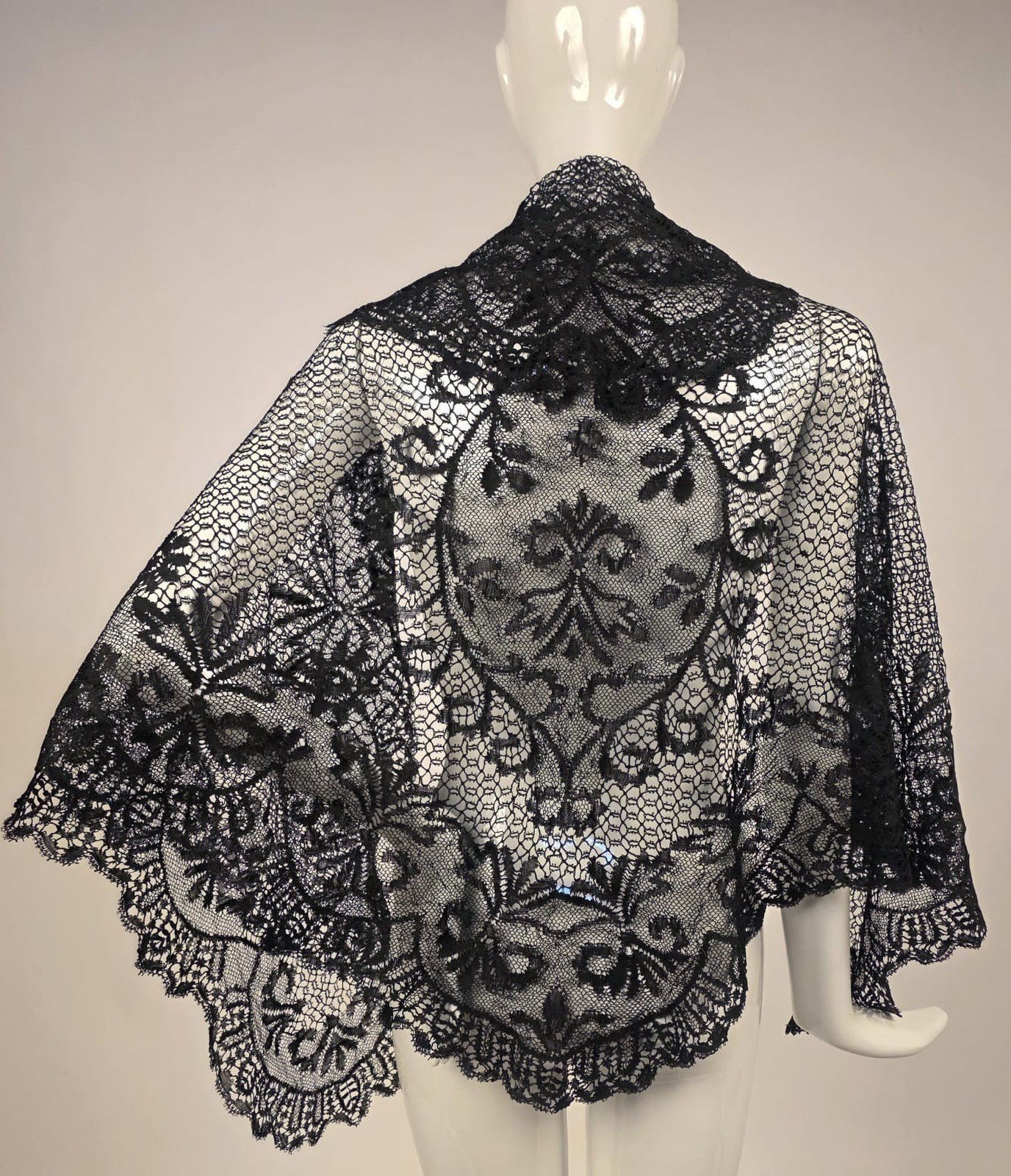 SUPER FINE MID 19TH C HAND MADE SILK CLUNY LACE CAPE FOR DRESS