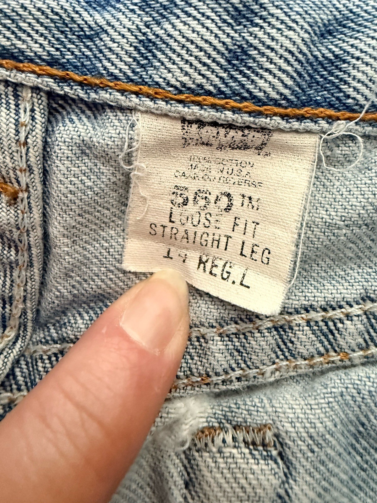 Vintage Levis 560 Loose Fit Straight Mom Jeans Tapered High Rise USA Size 14 L