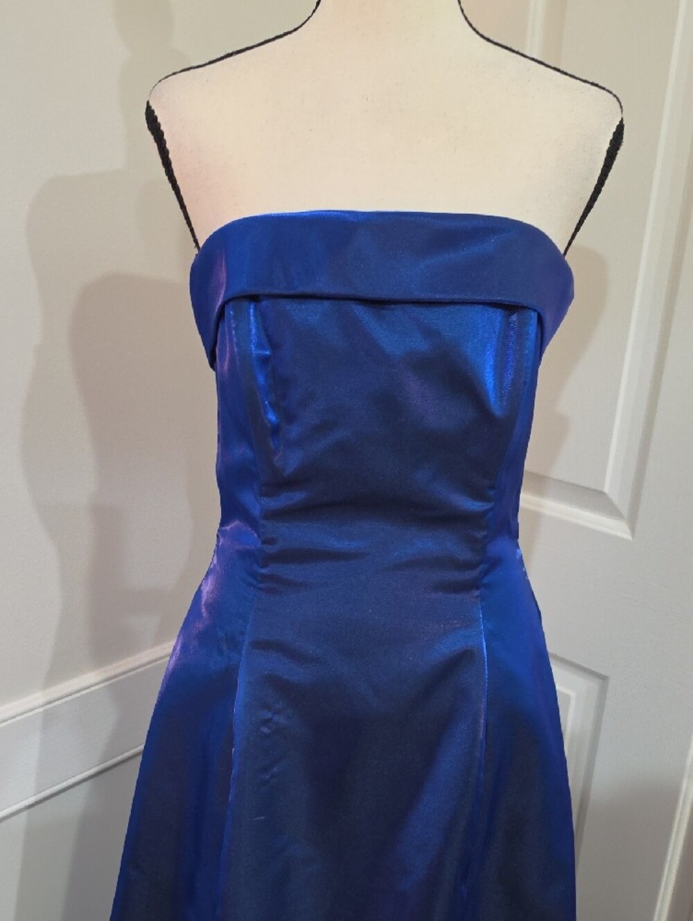 Urban Girl Nites Vintage Y2K Royal Blue Satin Strapless Gown & Shawl – Size 7/8