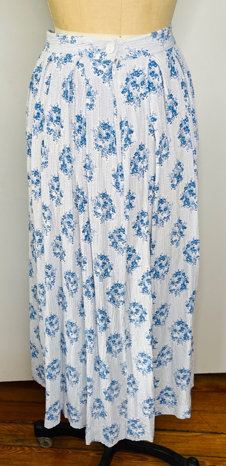 VTG 80’S FULL PLEATED PRAIRIE COTTAGECORE BLUE&WHITE TOILE RAYON MIDI SKIRT*XS
