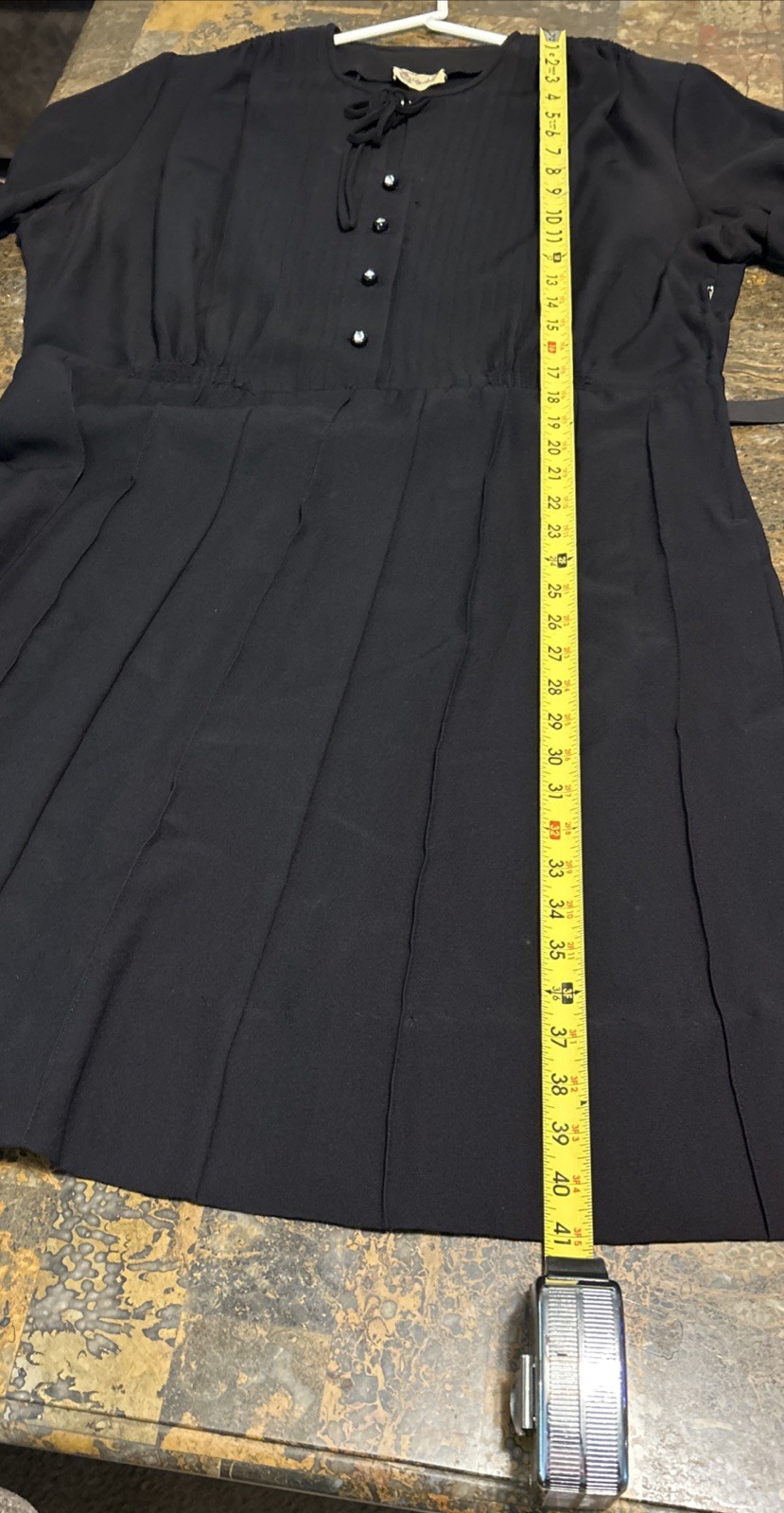 Vintage Cay Artley 1940’s Crape Rayon Black Short Sleeve Dress w Belt. Read